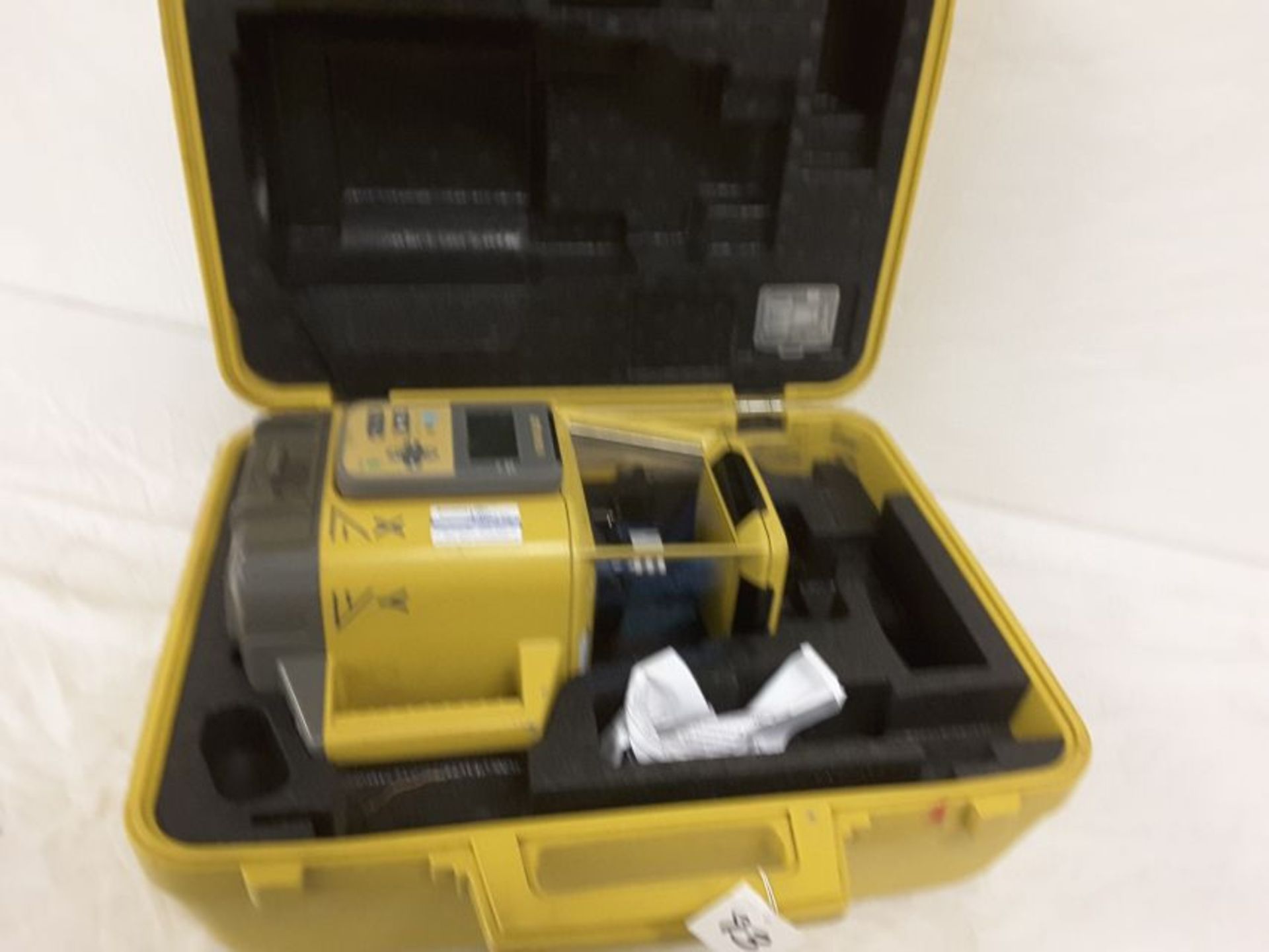 Topcon RC 300 in hard case