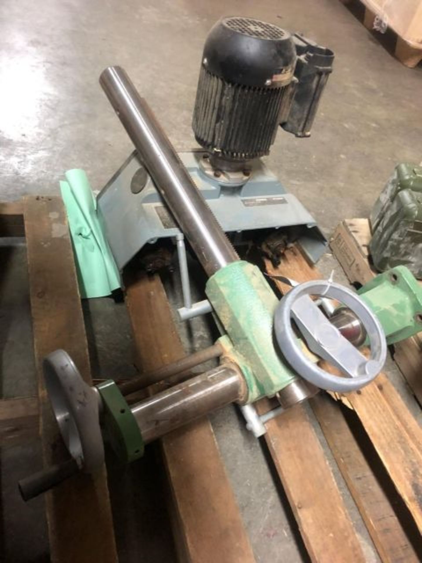 Delta power feeder with tool post parts single phase, as is. This item is located @ 423 N Spencer