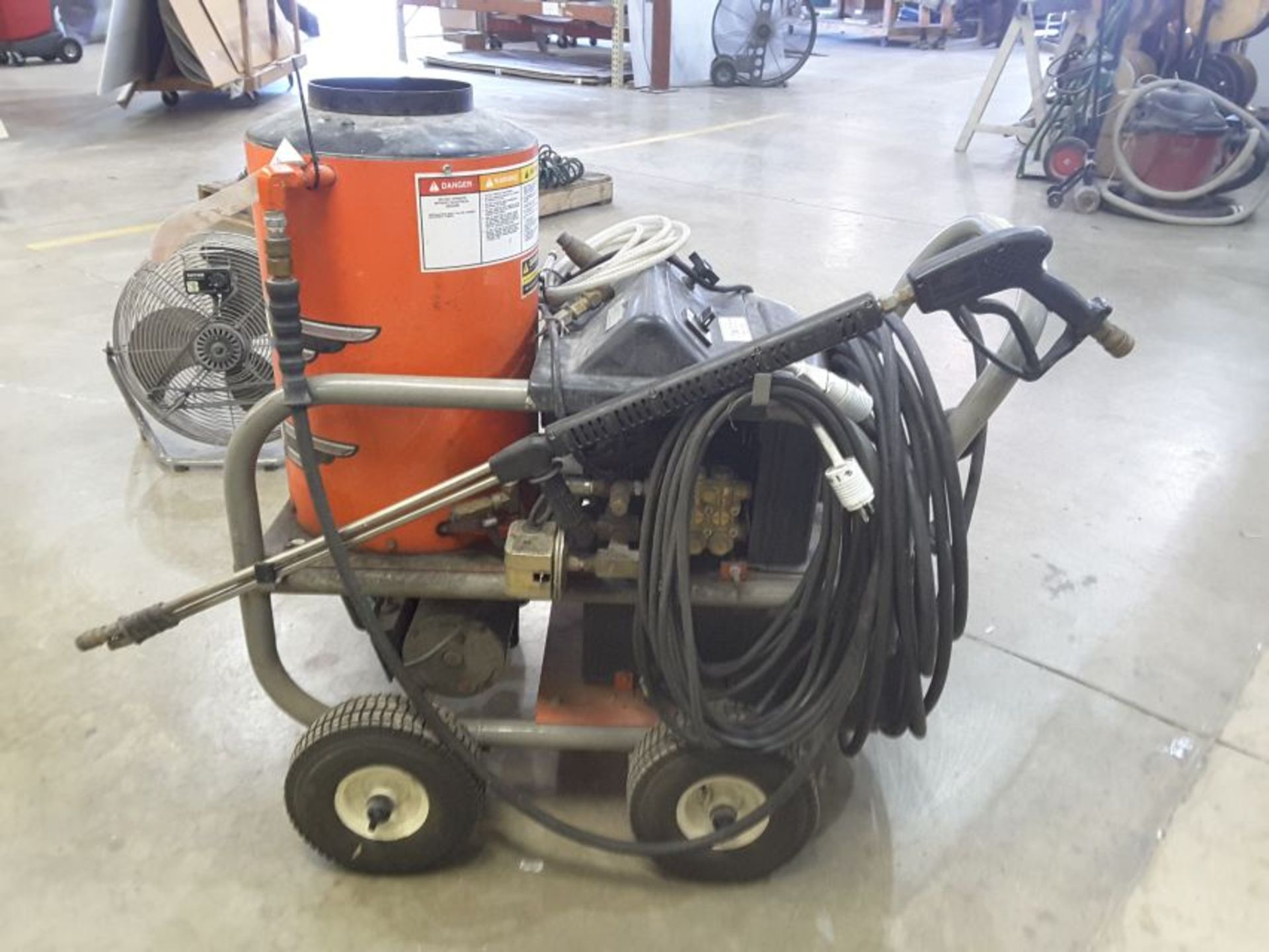 Alkta cleaning system Hotsy high pressure sprayer model 320AX4 - Image 2 of 2