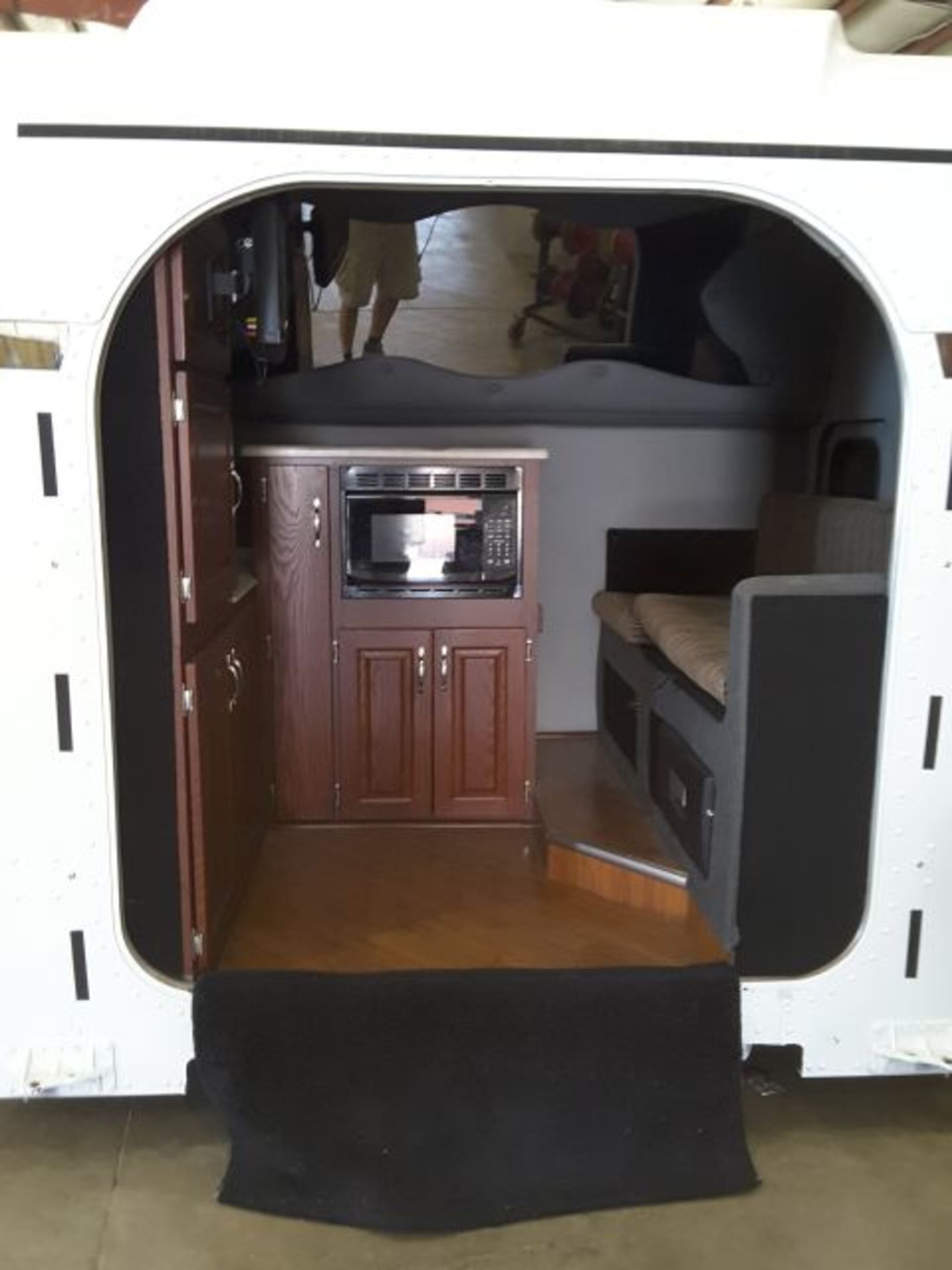 63" Peterbilt flat top sleeper unit with microwave, TV, sink and sofa - Image 3 of 5