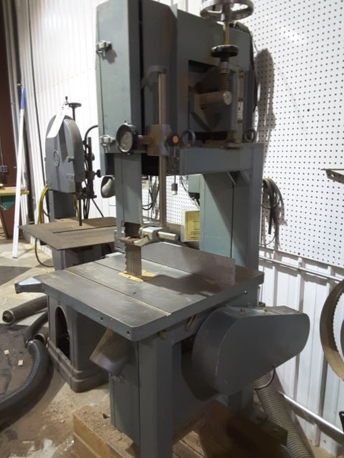 Hitachi model 3B75F bandsaw with 3" wide blade - Image 3 of 6