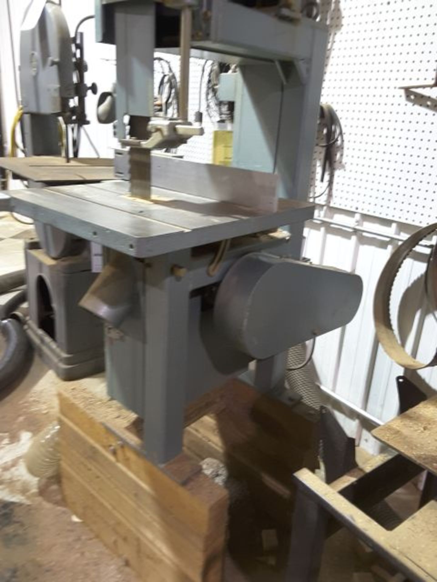 Hitachi model 3B75F bandsaw with 3" wide blade - Image 4 of 6