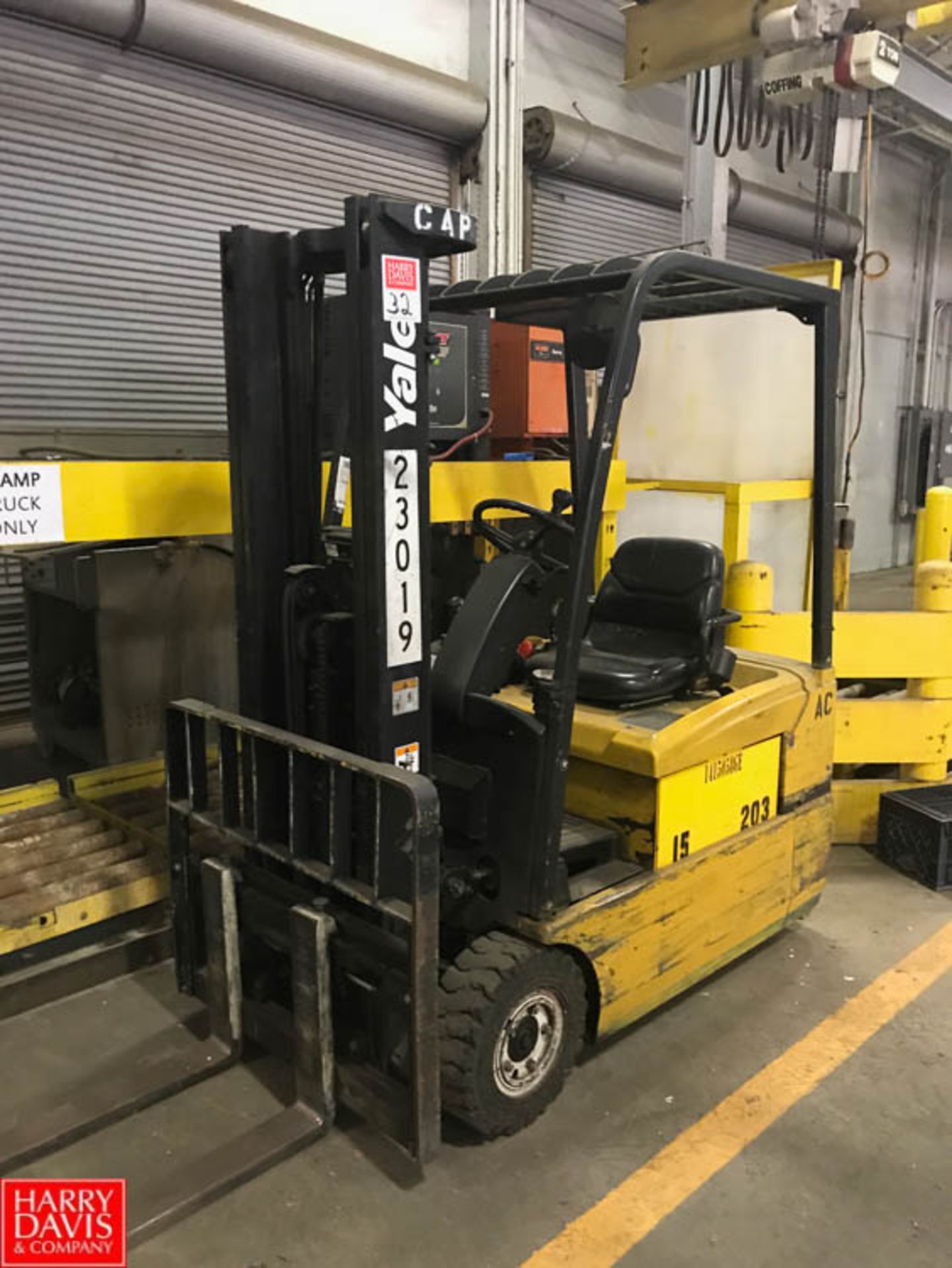 Yale 3,500 LB Capacity , Electric Sit Down Fork Lift, Model ERP035, with Side Shift Attachment,
