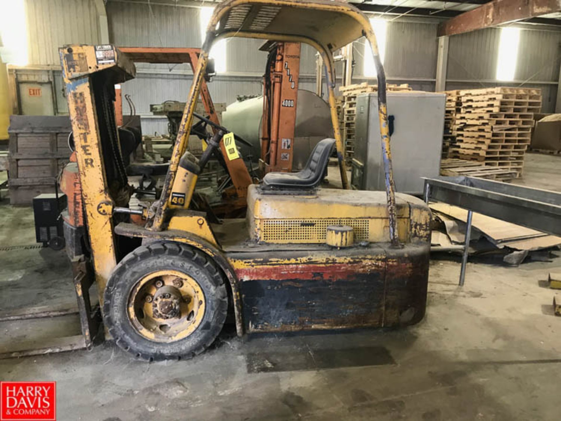 Hyster Challenger 40 Forklift Rigging Fees: 250