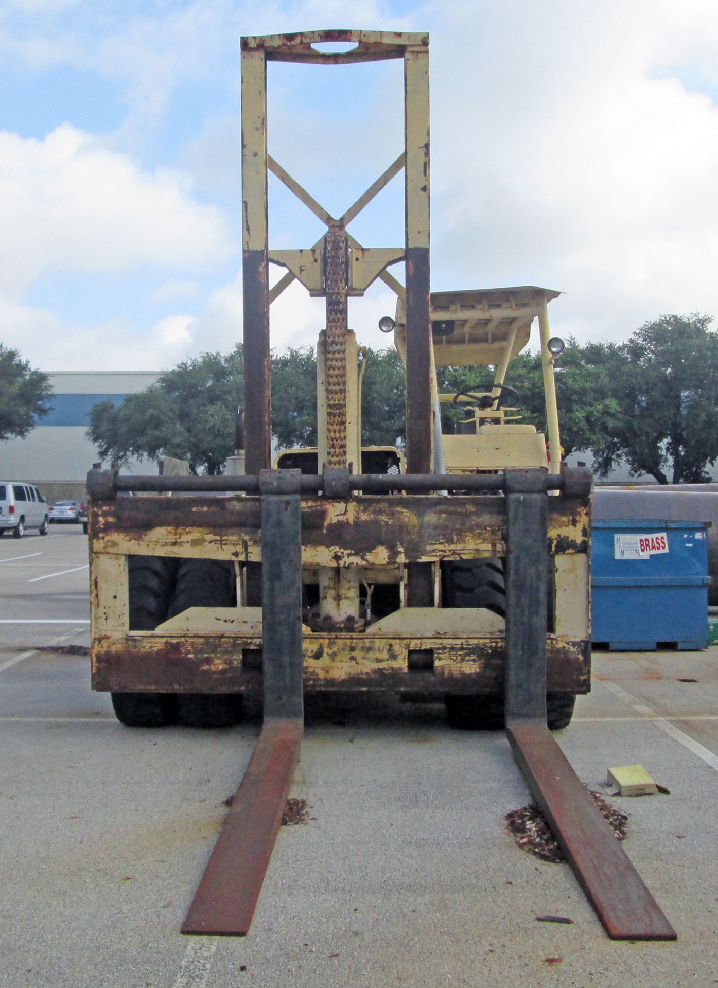 Clark 40,000 lb. Model CY400 Pneumatic Forklift - Image 2 of 4