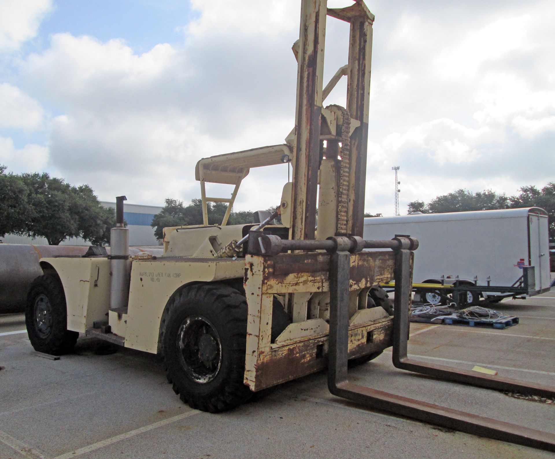 Clark 40,000 lb. Model CY400 Pneumatic Forklift