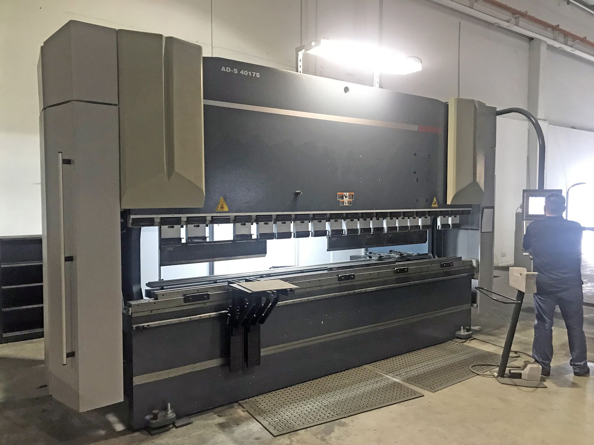 Durma Model AD-S 40175 7 Axis CNC Hydraulic Press Brake with Delem DA-66W Control