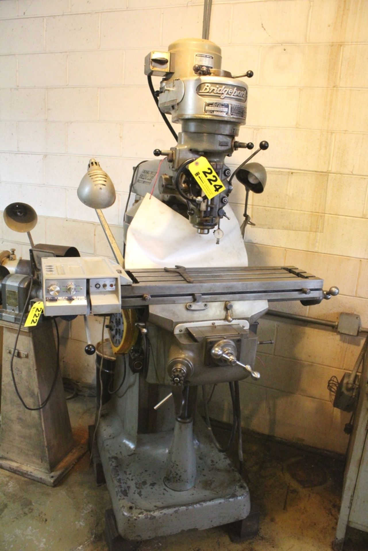 BRIDGEPORT 1 HP RAM TYPE VERTICAL MILLING MACHINE S/N BR81608