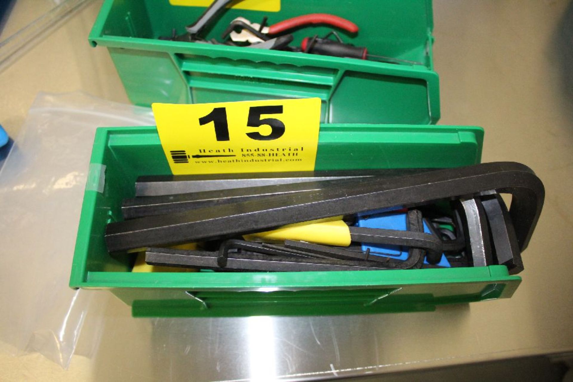 LARGE ASSORTMENT OF HEX WRENCHES IN BOX