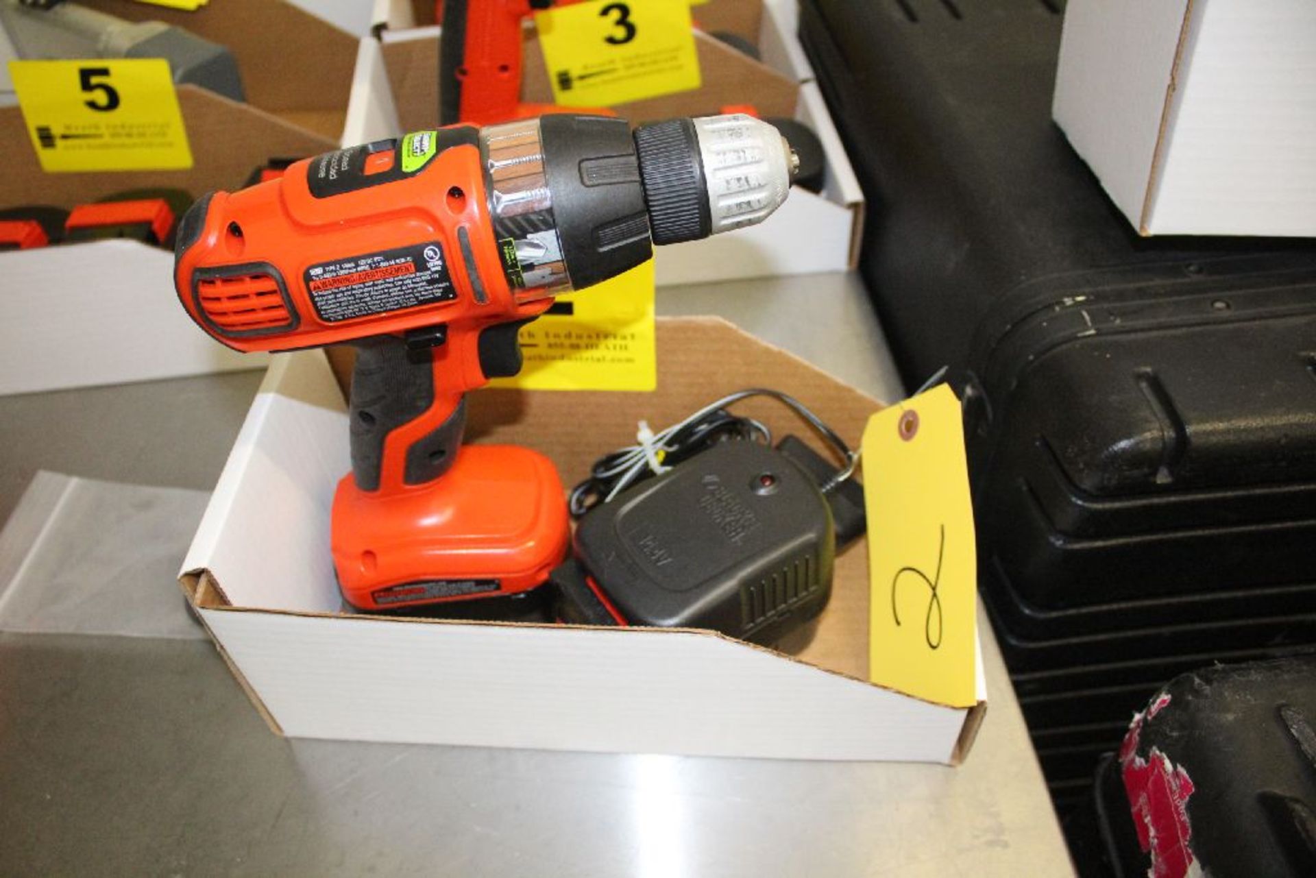 BLACK & DECKER MODEL CDC1440, 14.4V CORDLESS DRILL WITH (2) BATTERIES AND CHARGER