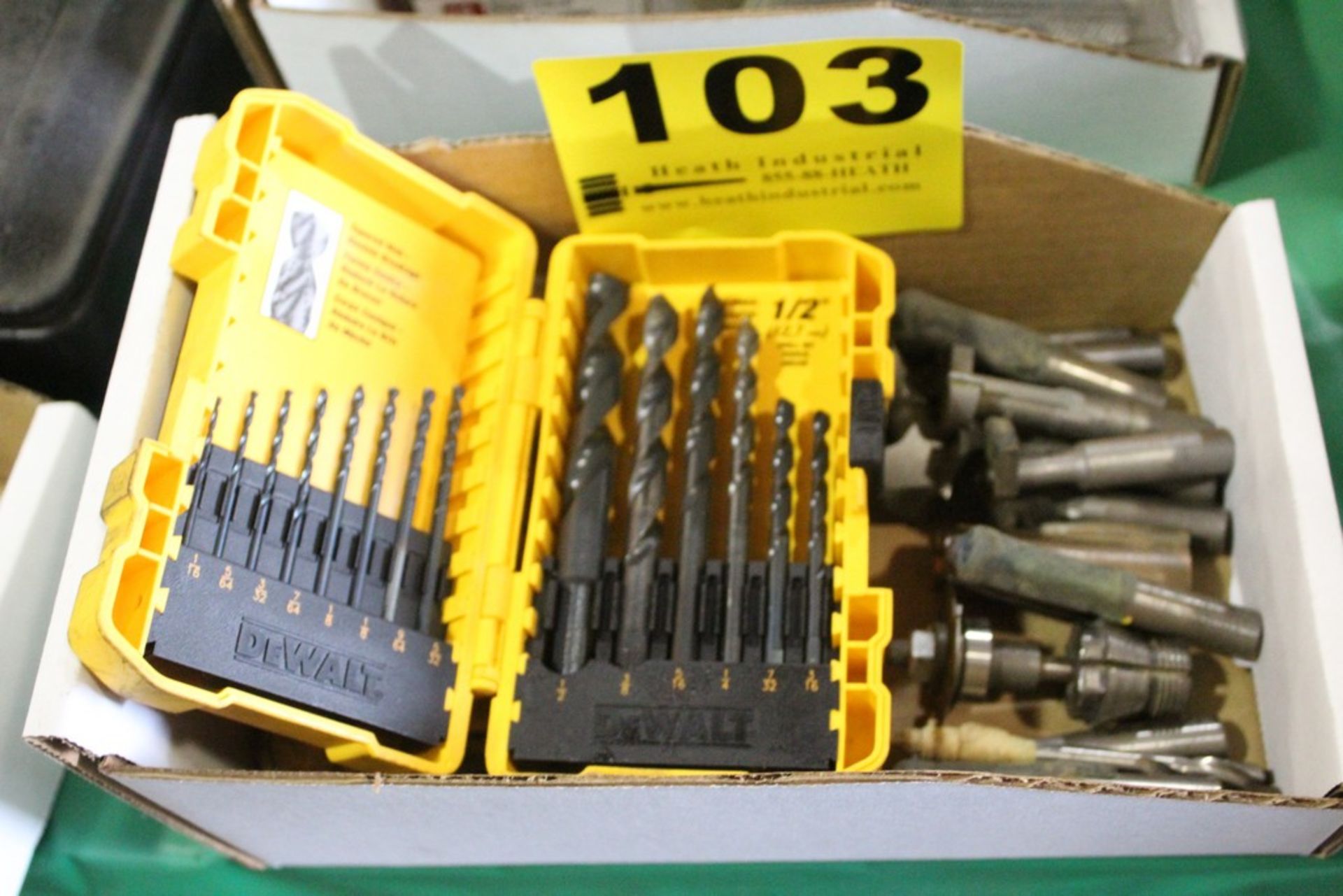 ASSORTED ROUTER & DRILL BITS IN BOX