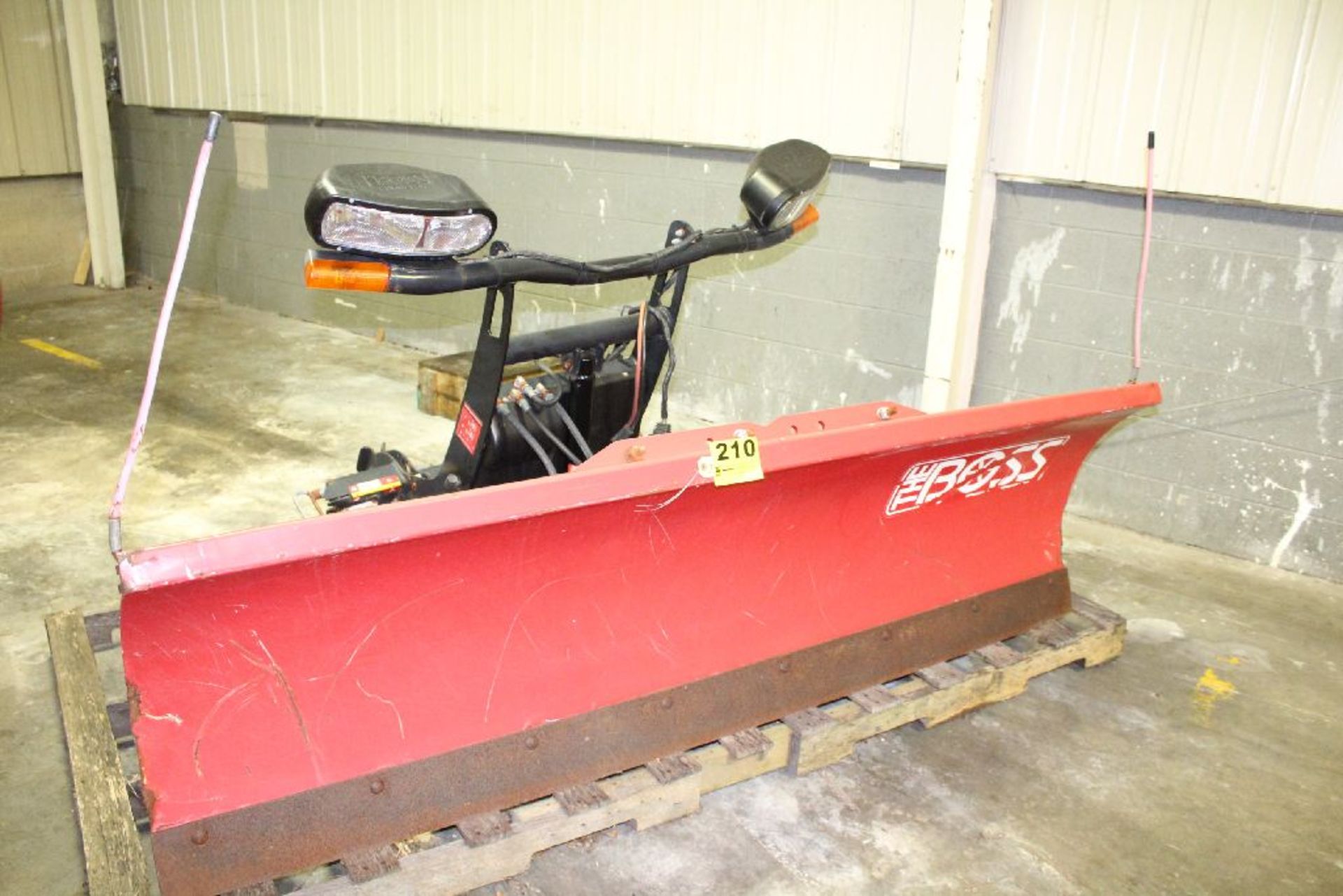 BOSS RT3 STRAIGHT BLADE SNOWPLOW, 7'6", WITH TRUCK MOUNT AND LIGHTS