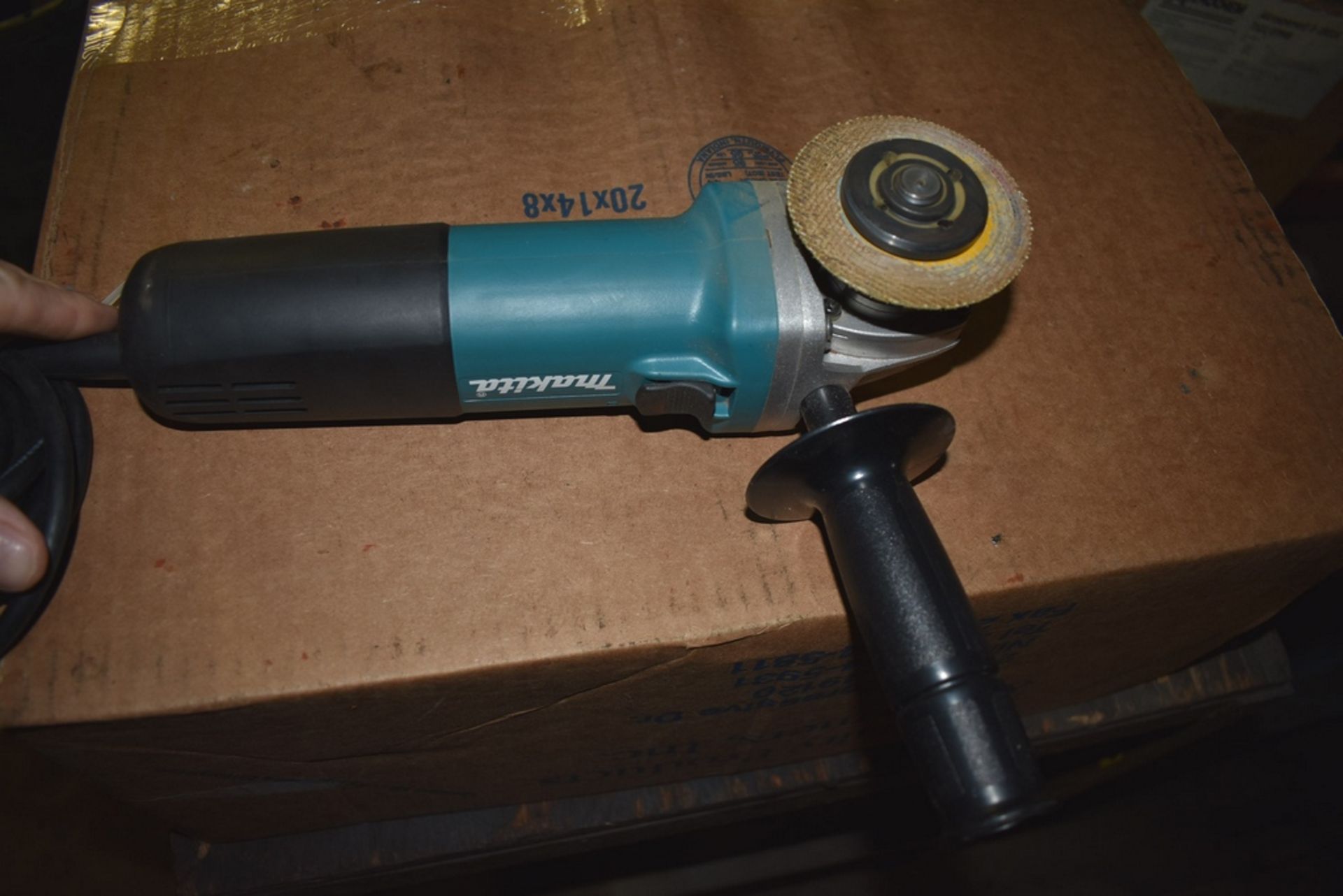 MAKITA 9557NB 4-1/2" RIGHT ANGLE GRINDER - Image 2 of 2