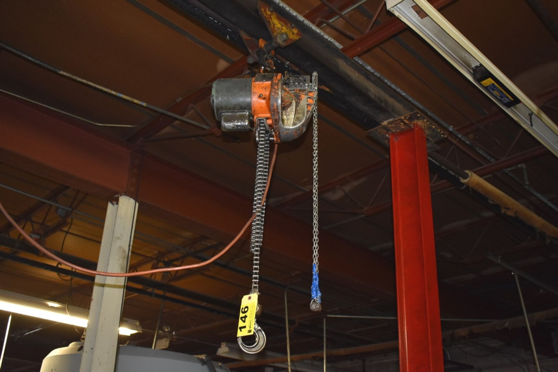 YALE 1/4 TON ELECTRIC CHAIN HOIST W/14'X11.5' GANTRY