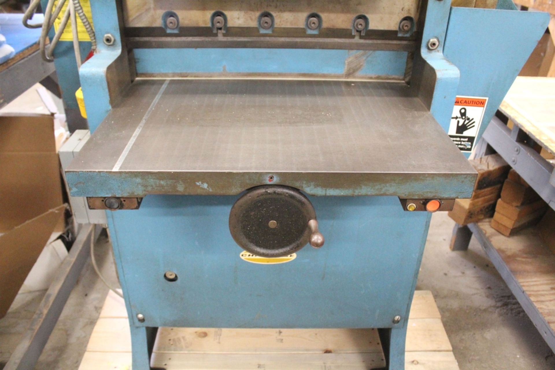 CHALLENGE MODEL HBE, SIZE 265, 26.5" CAPACITY POWER PAPER CUTTER, S/N 24095, WITH HYDRAULIC - Image 4 of 10