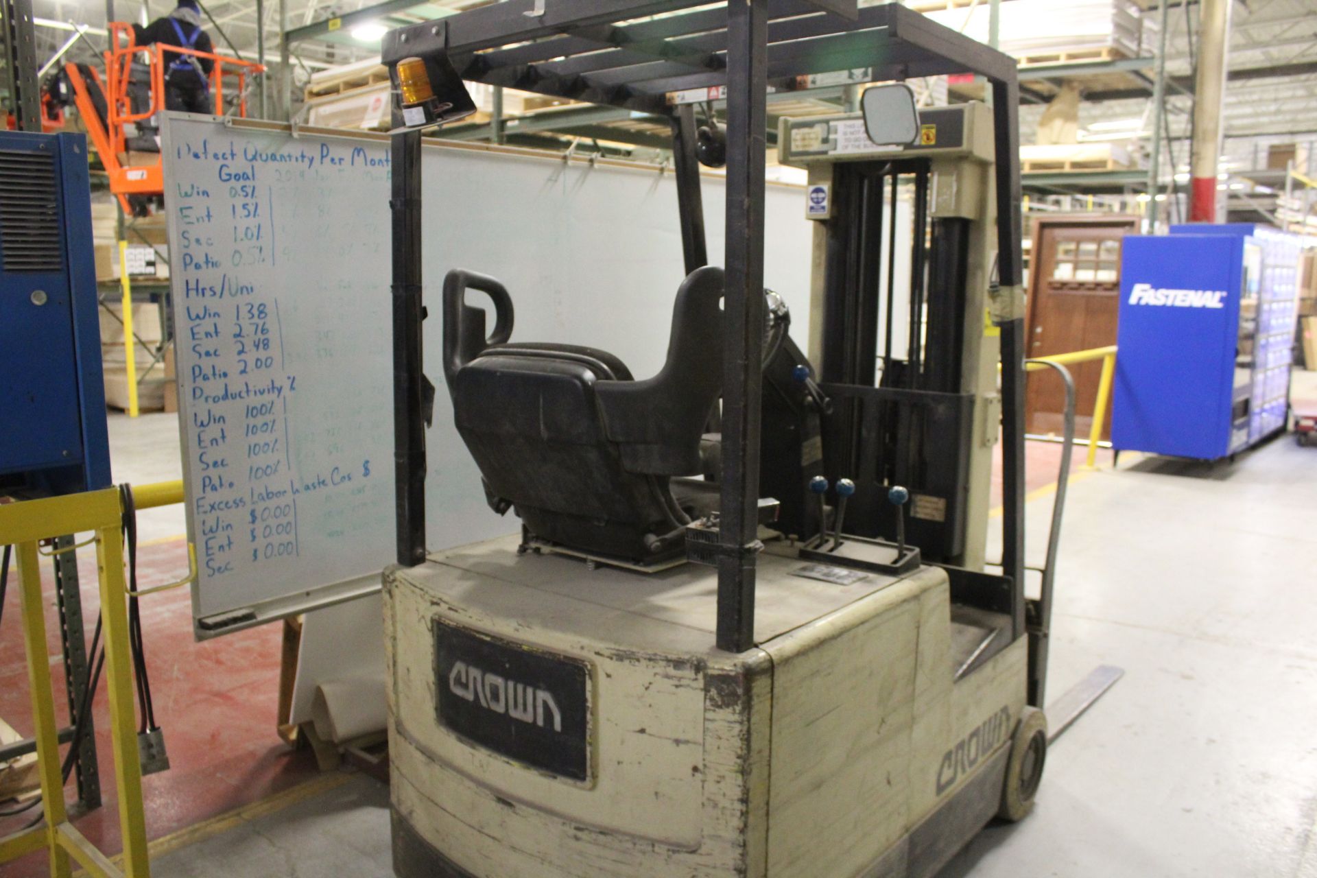 CROWN MODEL 30SCTT ELECTRIC FORKLIFT, S/N W9758, 2,500 CAP., 172" LIFT HEIGHT, SIDE SHIFT, 10,885 - Image 7 of 7