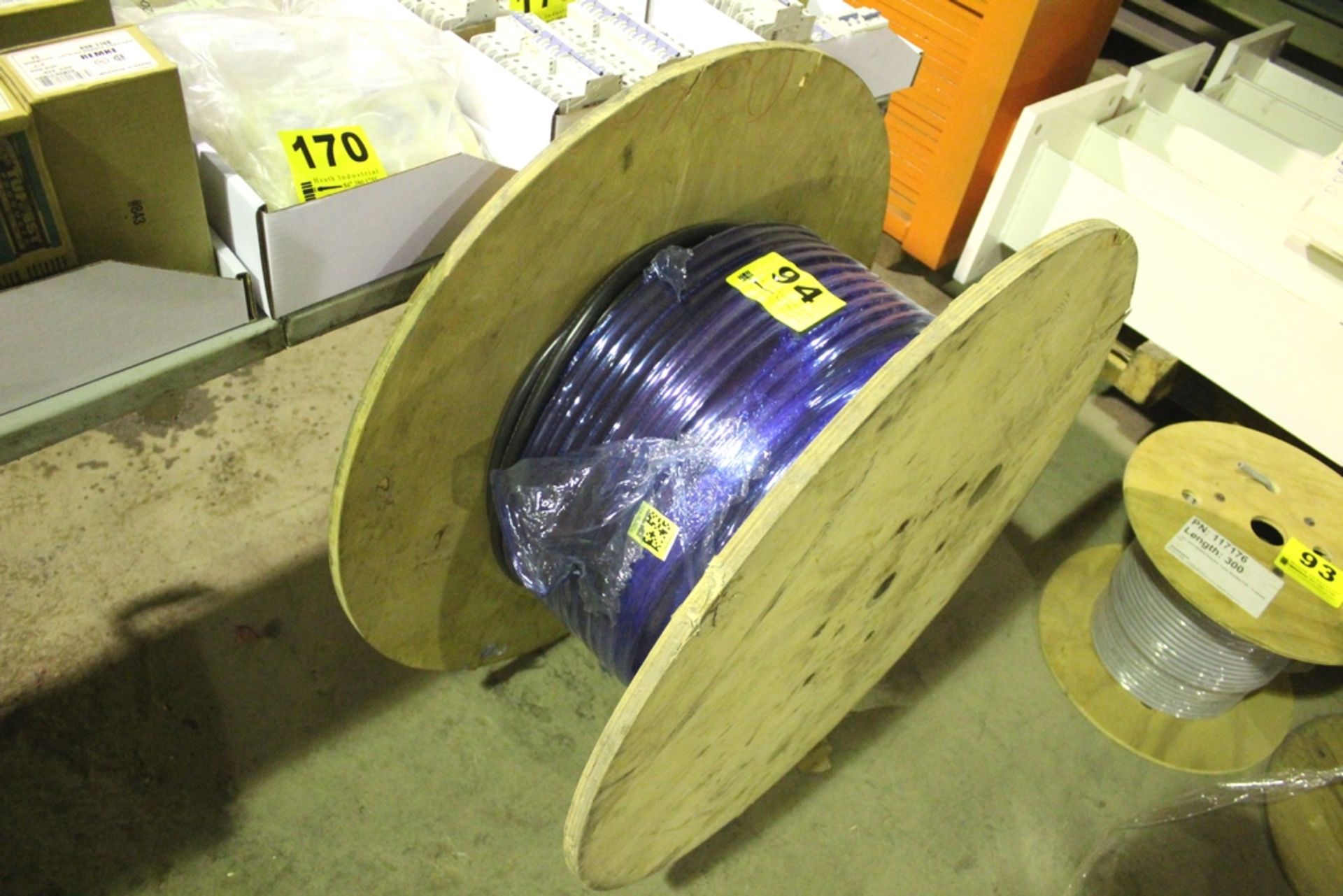 CONTROL CABLE ON WOOD SPOOL: LUTZE SILFLEX TRA-ER 16 AWG 18 CONDUCTOR, BLACK JACKET, LENGTH 600 FT