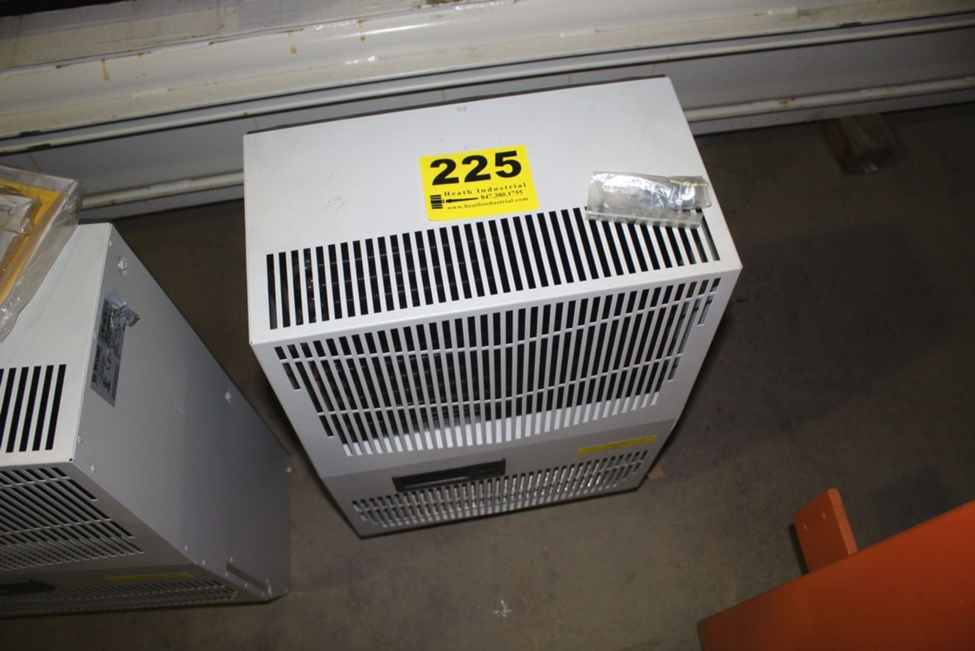 HOFFMAN SPECTRACOOL MODEL G280446G050 AIR CONDITIONING UNIT, 460V 3 PHASE 4,900 BTU / HOUR