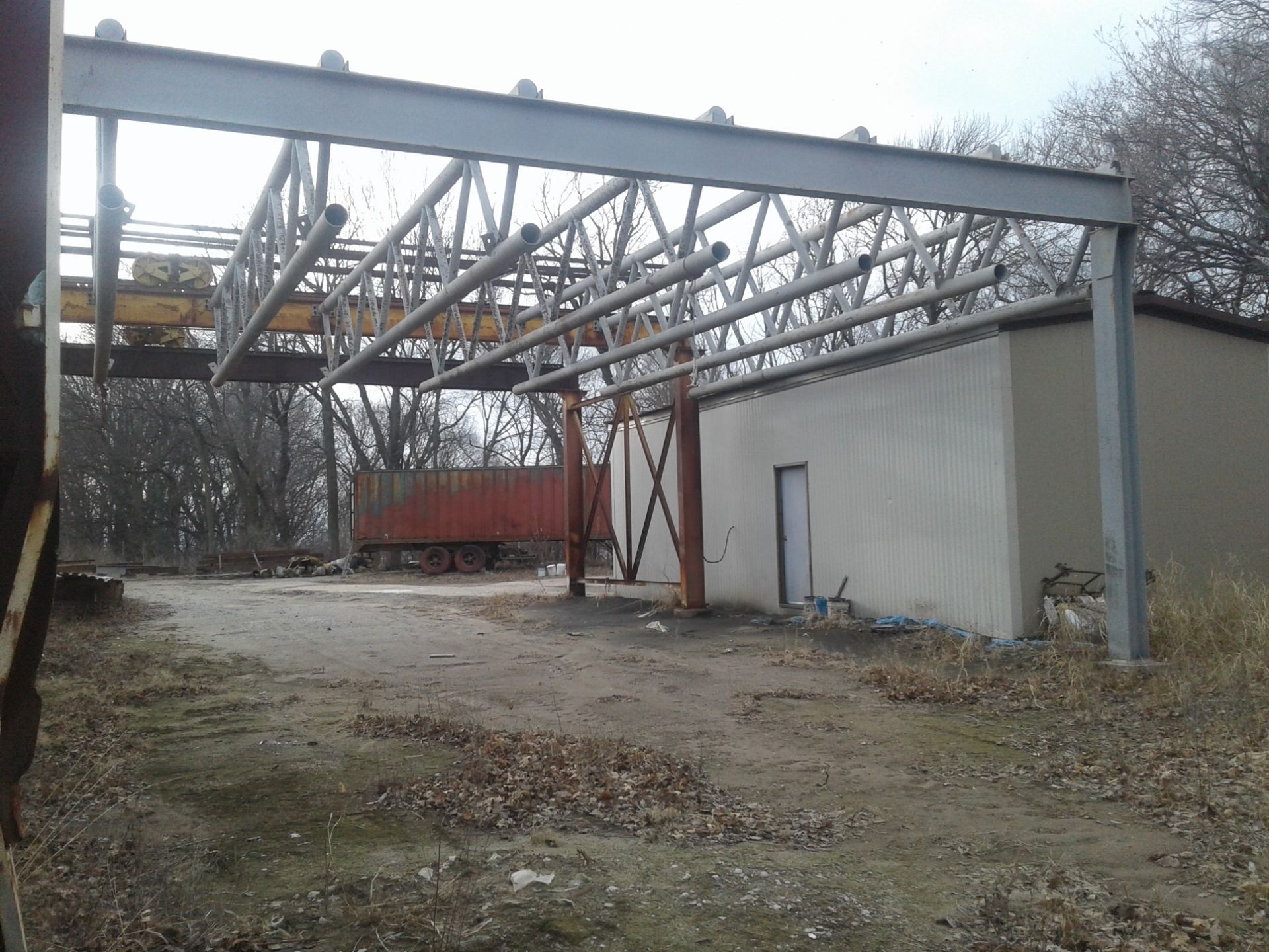 OUTDOOR FREE STANDING CRANE, APPROX 40' X 20', WITH OVERHEAD STEEL TROLLY - Image 7 of 8