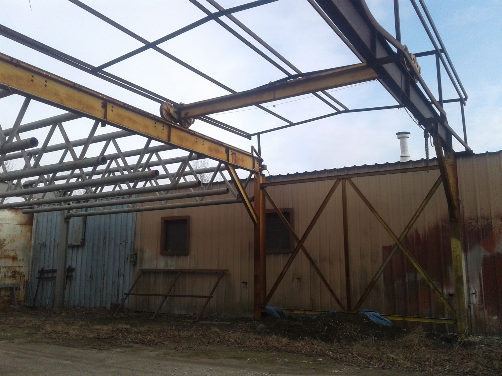 OUTDOOR FREE STANDING CRANE, APPROX 40' X 20', WITH OVERHEAD STEEL TROLLY - Image 3 of 8