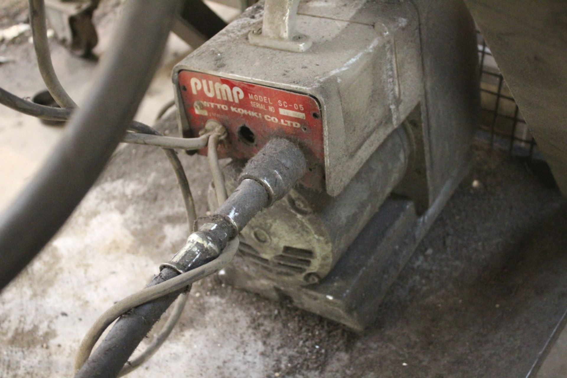 NITTO KOHKI MODEL S-11-1624A PORTABLE HYDRAULIC PUNCH, WITH NITTO KOHKI MODEL SC-05 PUMP, ASSORTED - Image 4 of 5