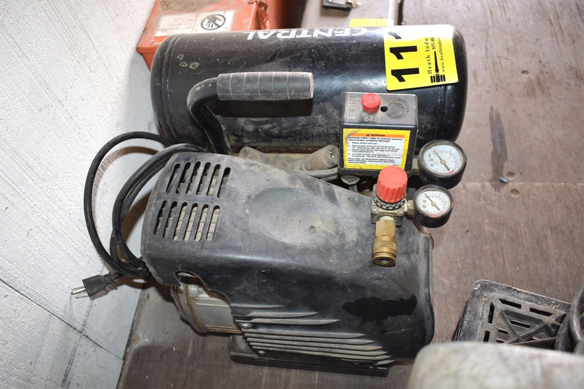 CENTRAL PNEUMATIC 2 HP MODEL 95498 TWIN TANK AIR COMPRESSOR - Image 2 of 2