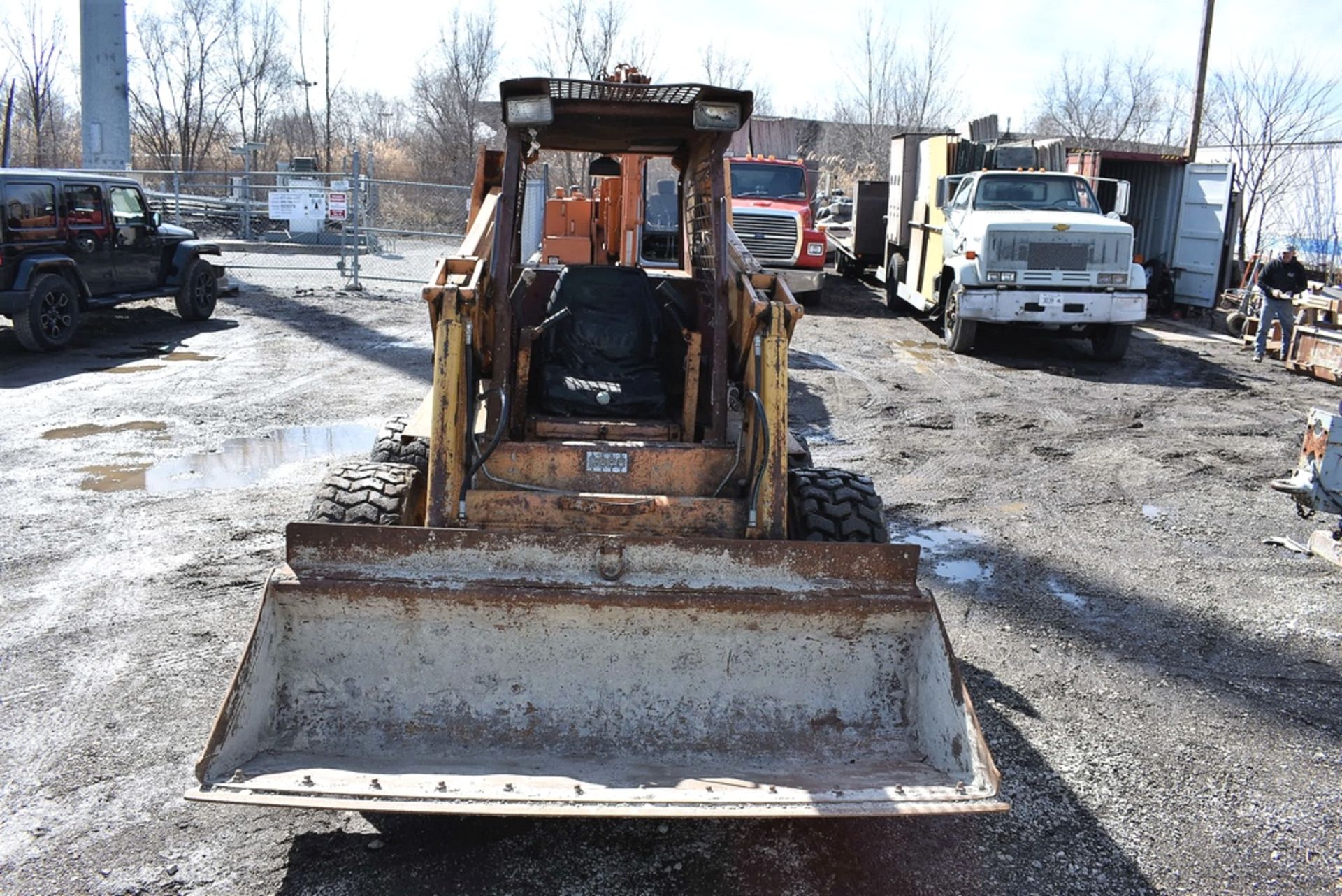 CASE 1845C SKID STEER LOADER S/N: JAF0068118 (1990) BUCKET, AUXILIARY HYDRAULICS, CANOPY, 12-16.5. - Image 12 of 17