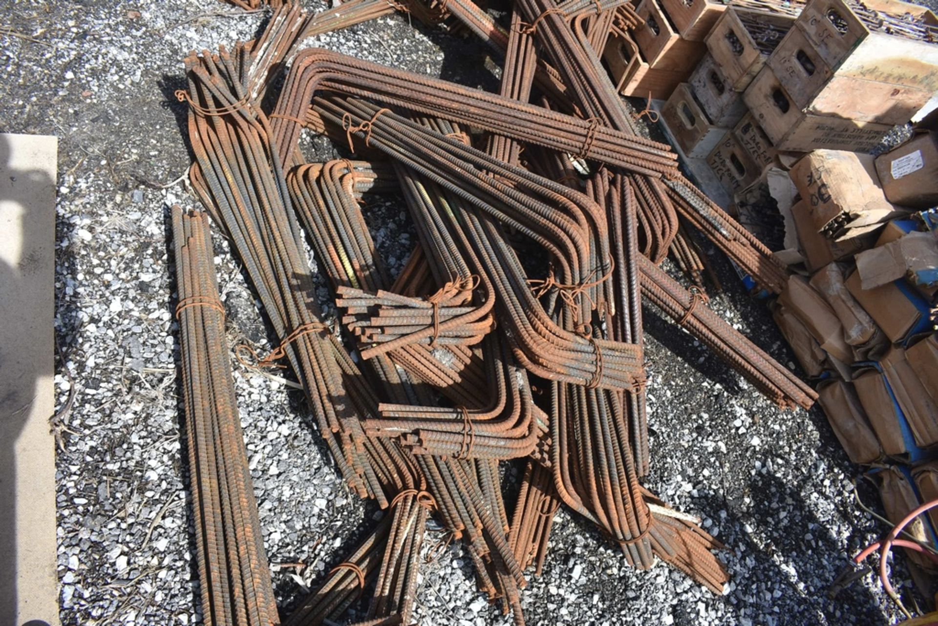 LARGE QUANTITY OF ASSORTED REBAR