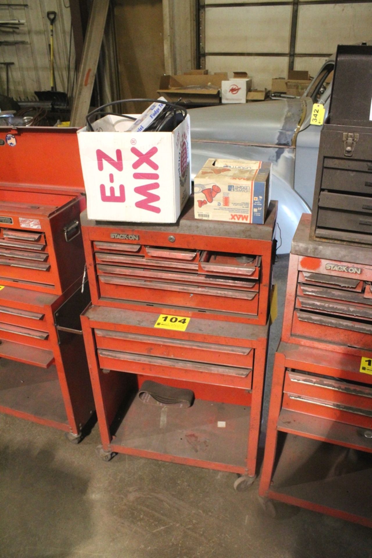 STACK-ON TEN-DRAW TOOL CHEST ON CASTERS 24" X 13" X 42"