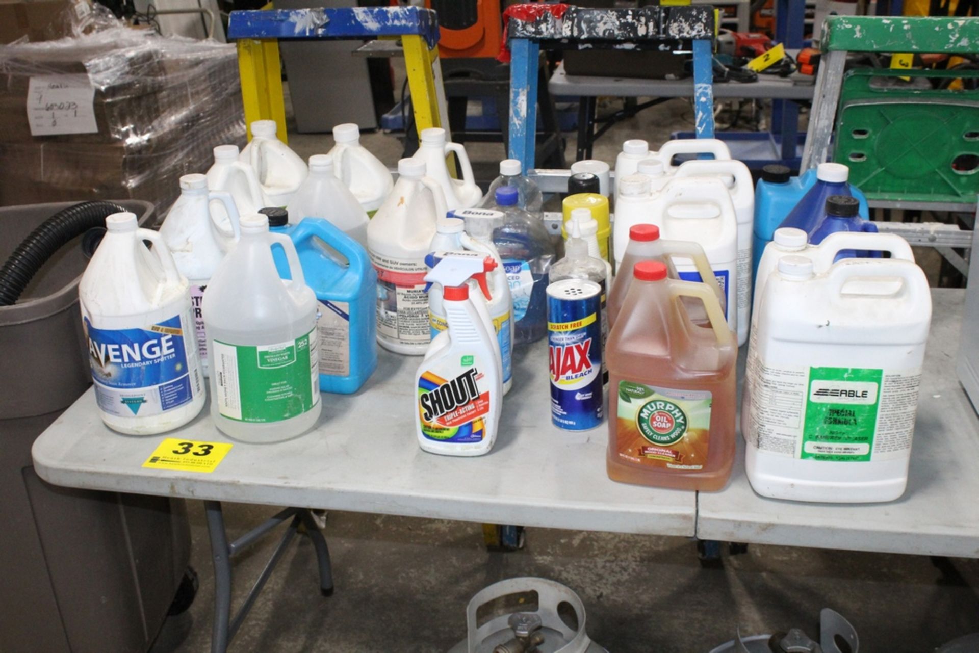 LARGE ASSORTMENT OF CLEANING SUPPLIES