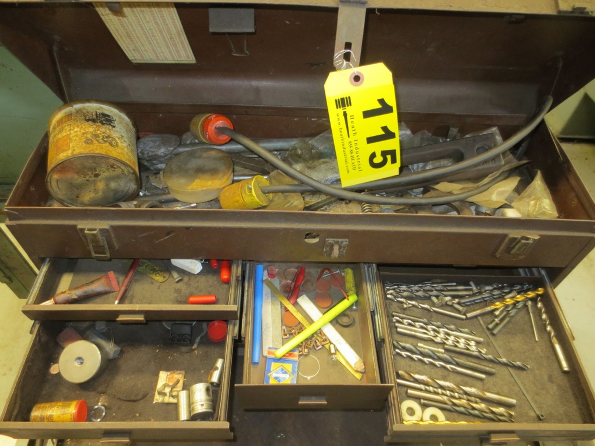 KENNEDY STYLE PORTABLE TOOL BOX WITH CONTENTS - Image 3 of 5
