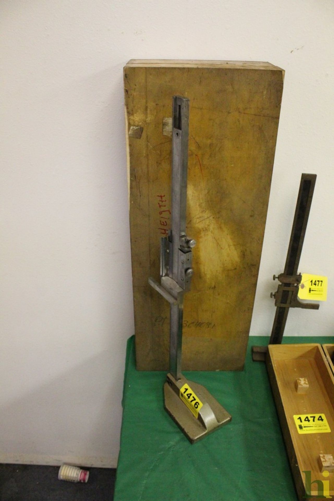 21" STAINLESS STEEL HEIGHT GAGE WITH WOOD CASE