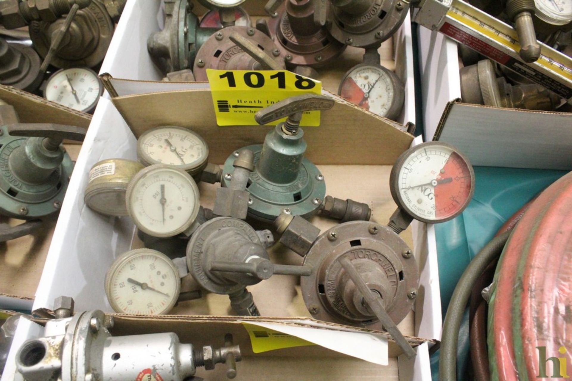 WELDING GAUGES & REGULATORS IN BOX