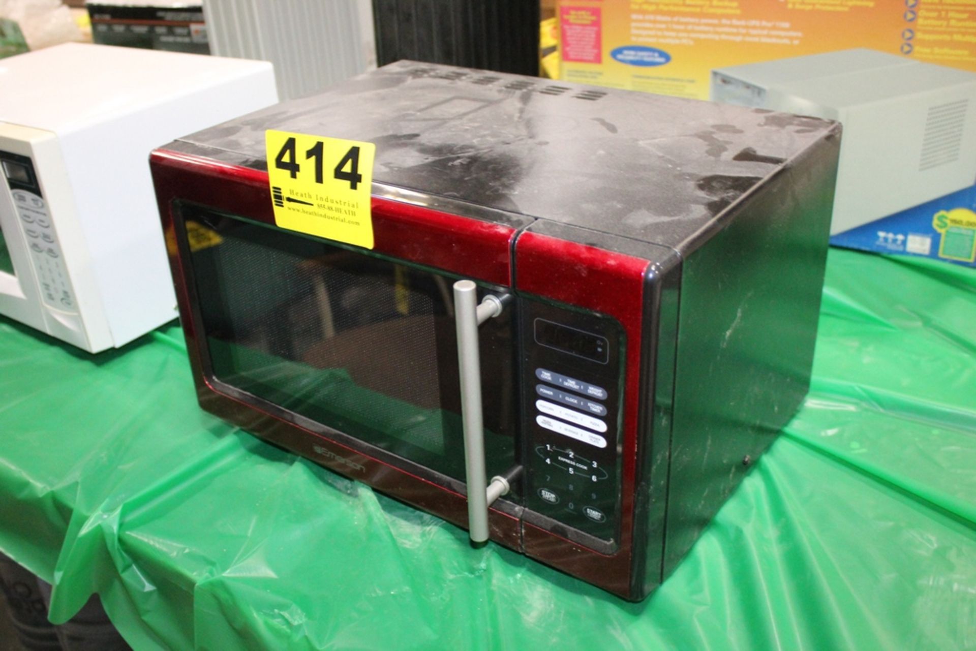 EMERSON MODEL NO. MW9338RD MICROWAVE