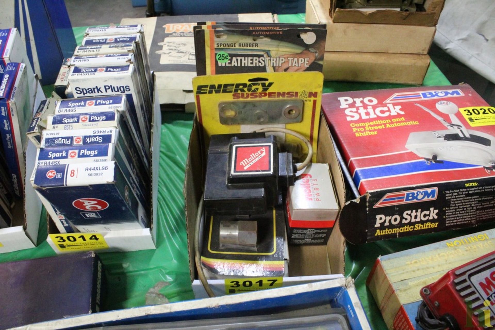 ASSORTED AUTOMOTIVE HARDWARE AND TOOLS IN BOX