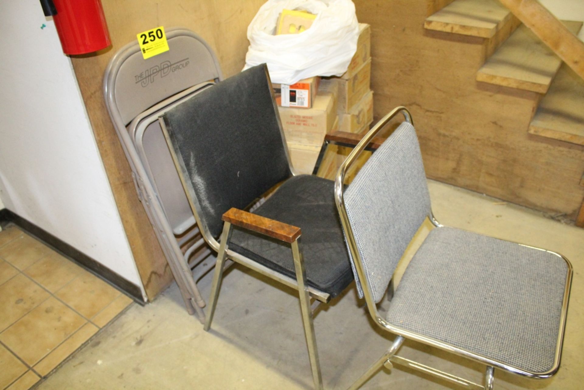 ASSORTED FOLDING AND OFFICE CHAIRS
