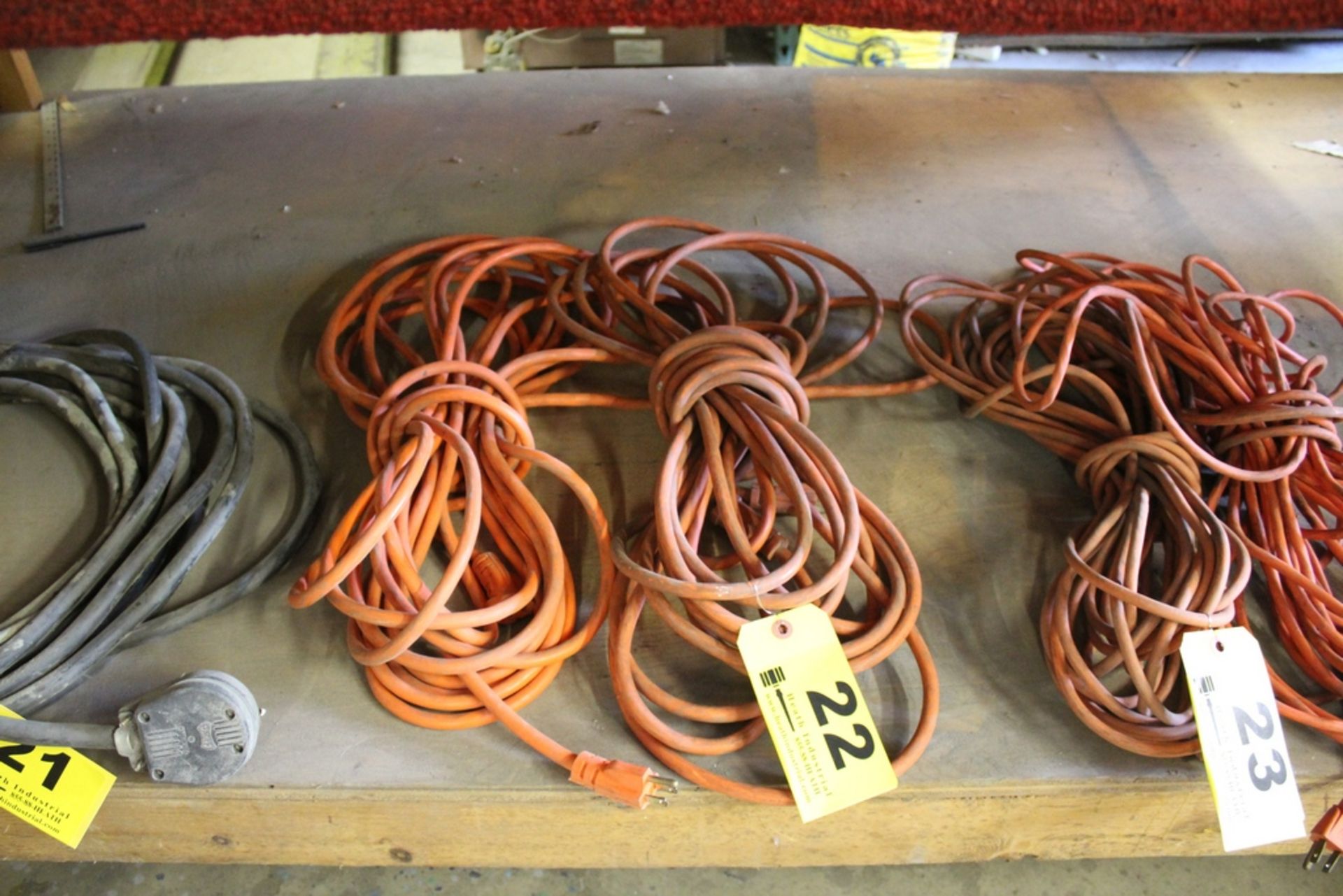 (2) HEAVY DUTY EXTENSION CORDS