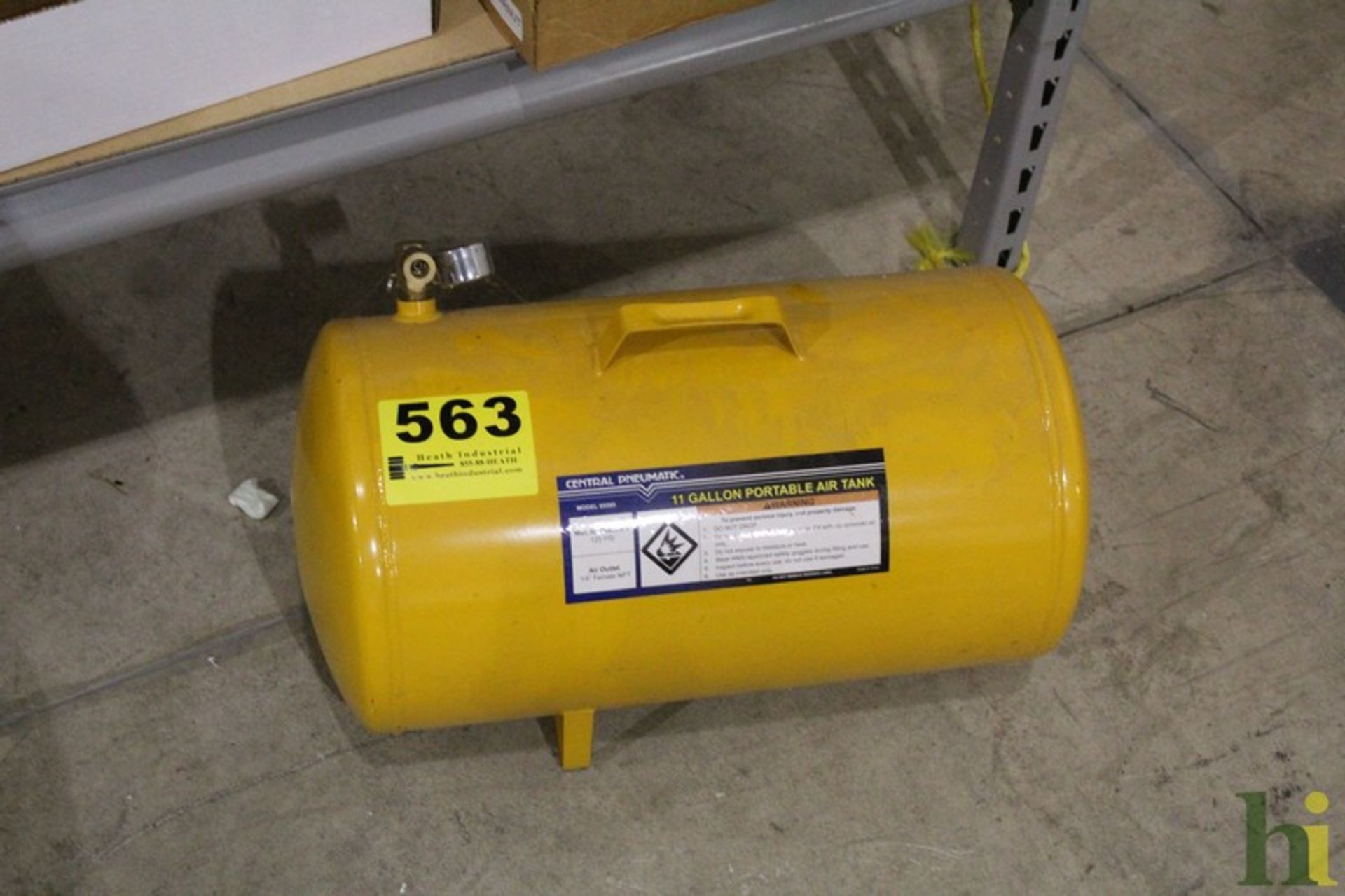 CENTRAL PNEUMATIC 11-GALLON PORTABLE AIR TANK