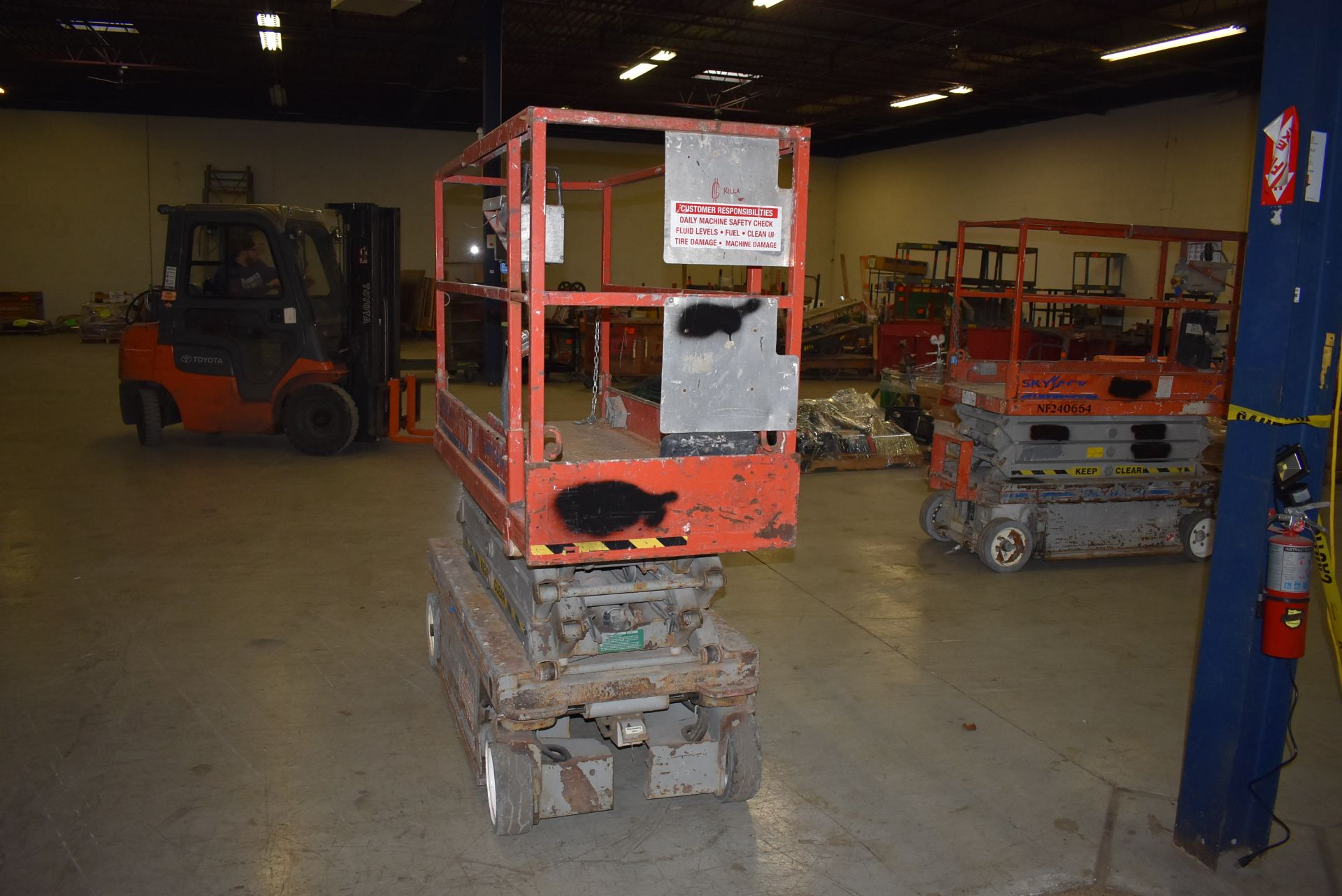 SKYJACK SJIII 3219 19 FT ELECTRIC SCISSOR LIFT S/N: 22002457, 550 LB PLATFORM CAPACITY, 25 FT - Image 8 of 13