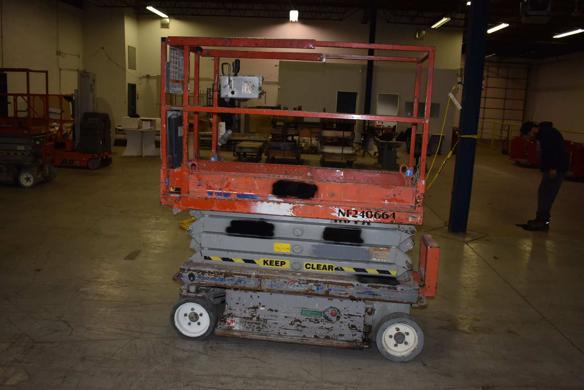 SKYJACK SJIII 3219 19 FT ELECTRIC SCISSOR LIFT S/N: 240664 (2004), 550 LB PLATFORM CAPACITY, 25 FT - Image 2 of 14