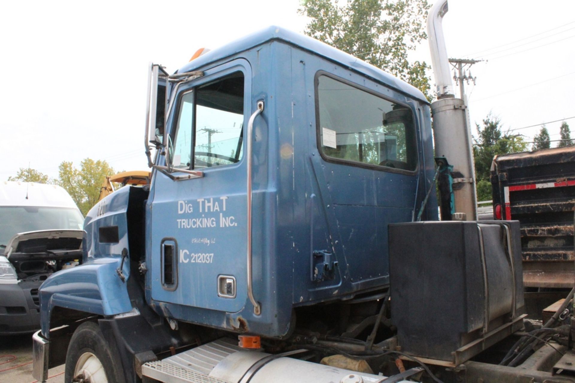 1995 MACK MODEL CH613 T/A TRUCK TRACTOR, 12.0L L6 DIESEL, VIN 1M1AA13Y3SW044146, E-7, 350 HP, - Image 5 of 8