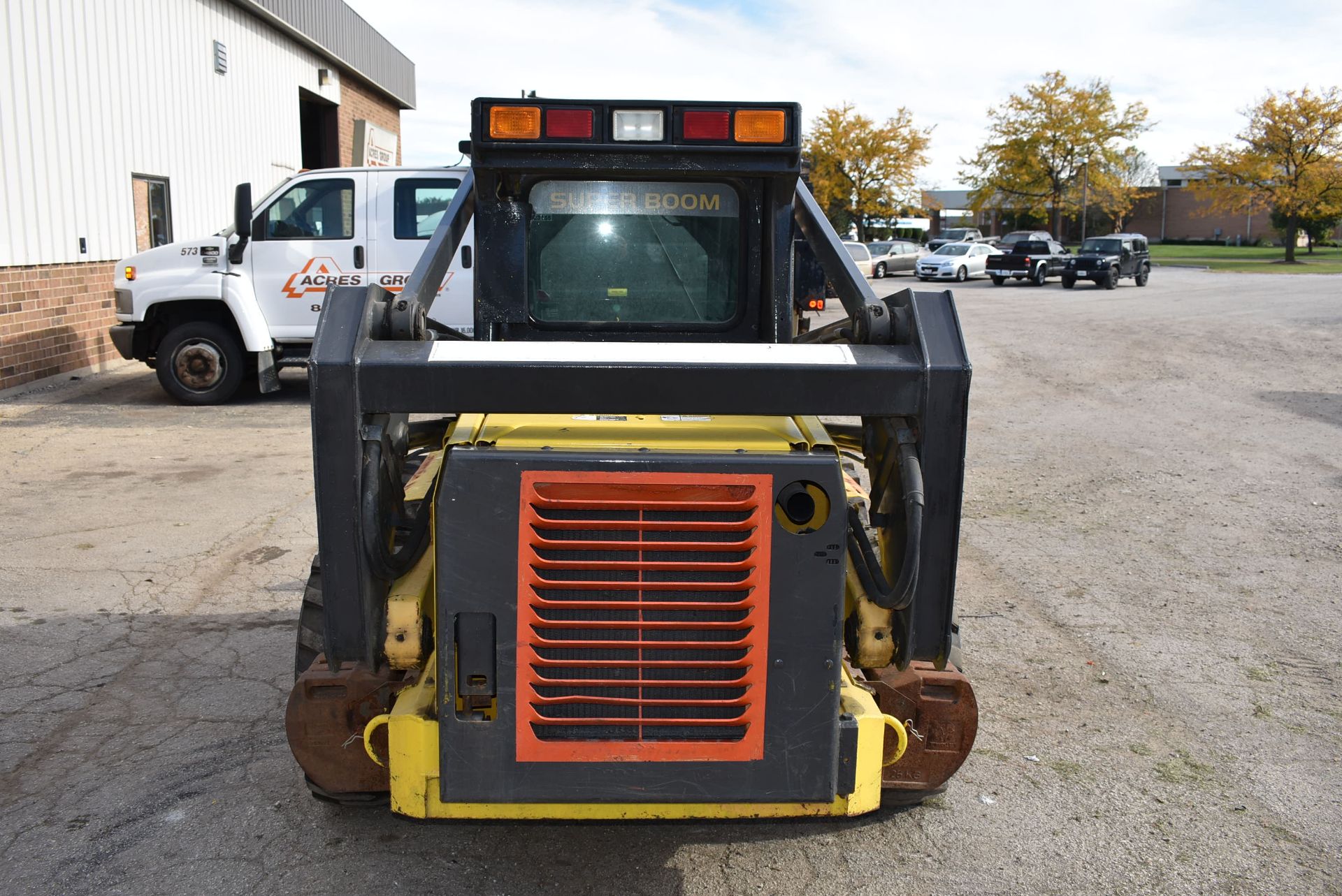 2004 NEW HOLLAND LS180 SKID STEER LOADER S/N: LMU023155, BUCKET, AUX. HYDRAULICS, CAB W/HEAT, 12.5- - Image 4 of 17