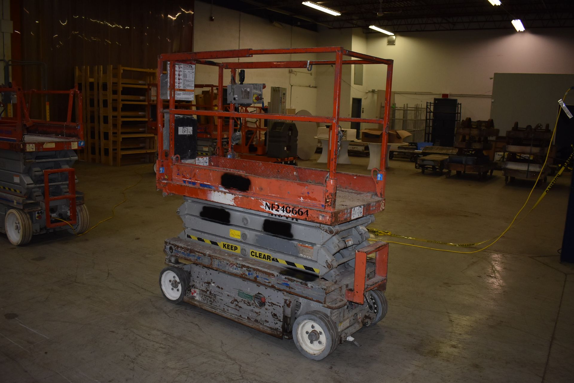 SKYJACK SJIII 3219 19 FT ELECTRIC SCISSOR LIFT S/N: 240664 (2004), 550 LB PLATFORM CAPACITY, 25 FT