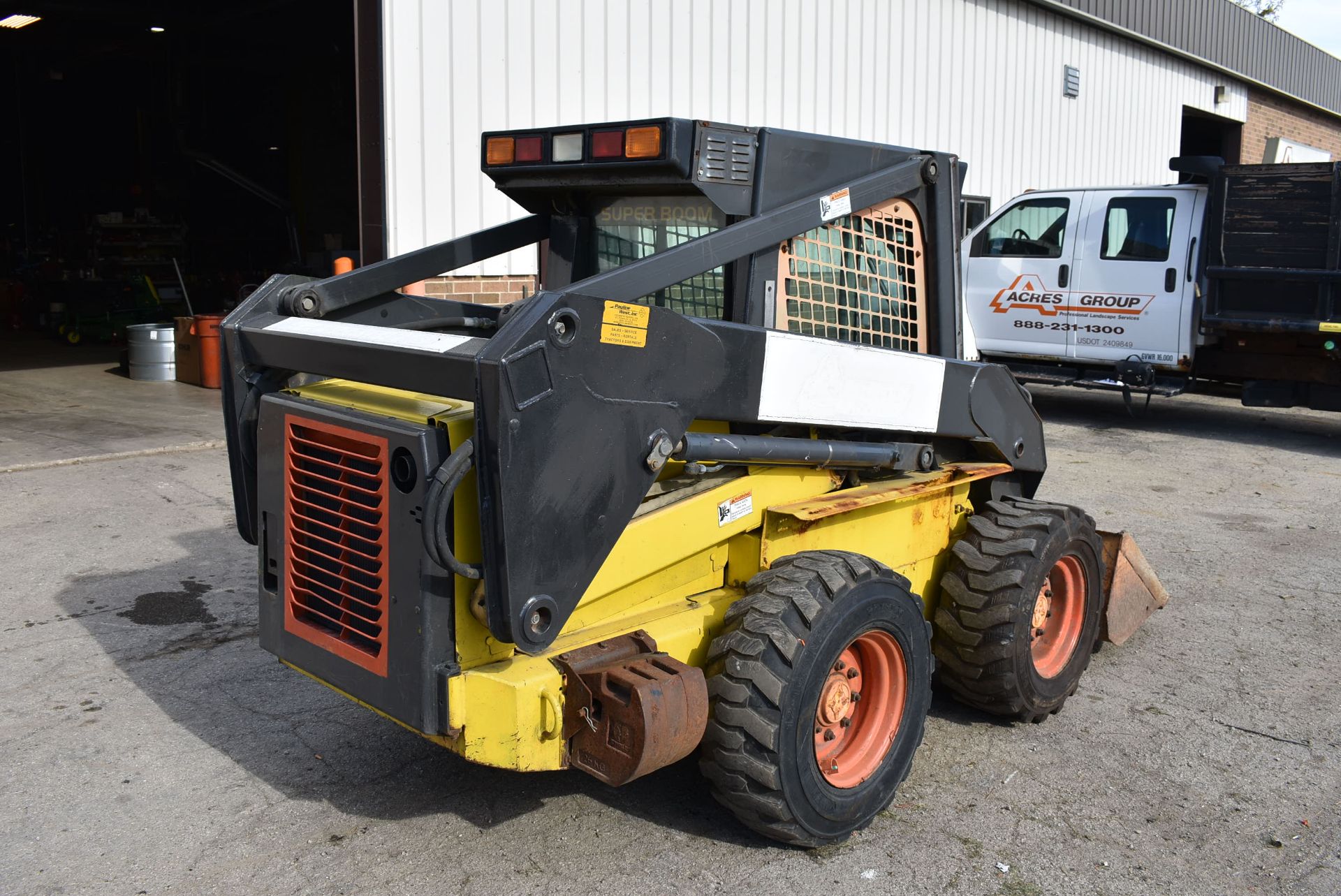 2004 NEW HOLLAND LS180 SKID STEER LOADER S/N: LMU023155, BUCKET, AUX. HYDRAULICS, CAB W/HEAT, 12.5- - Image 5 of 17