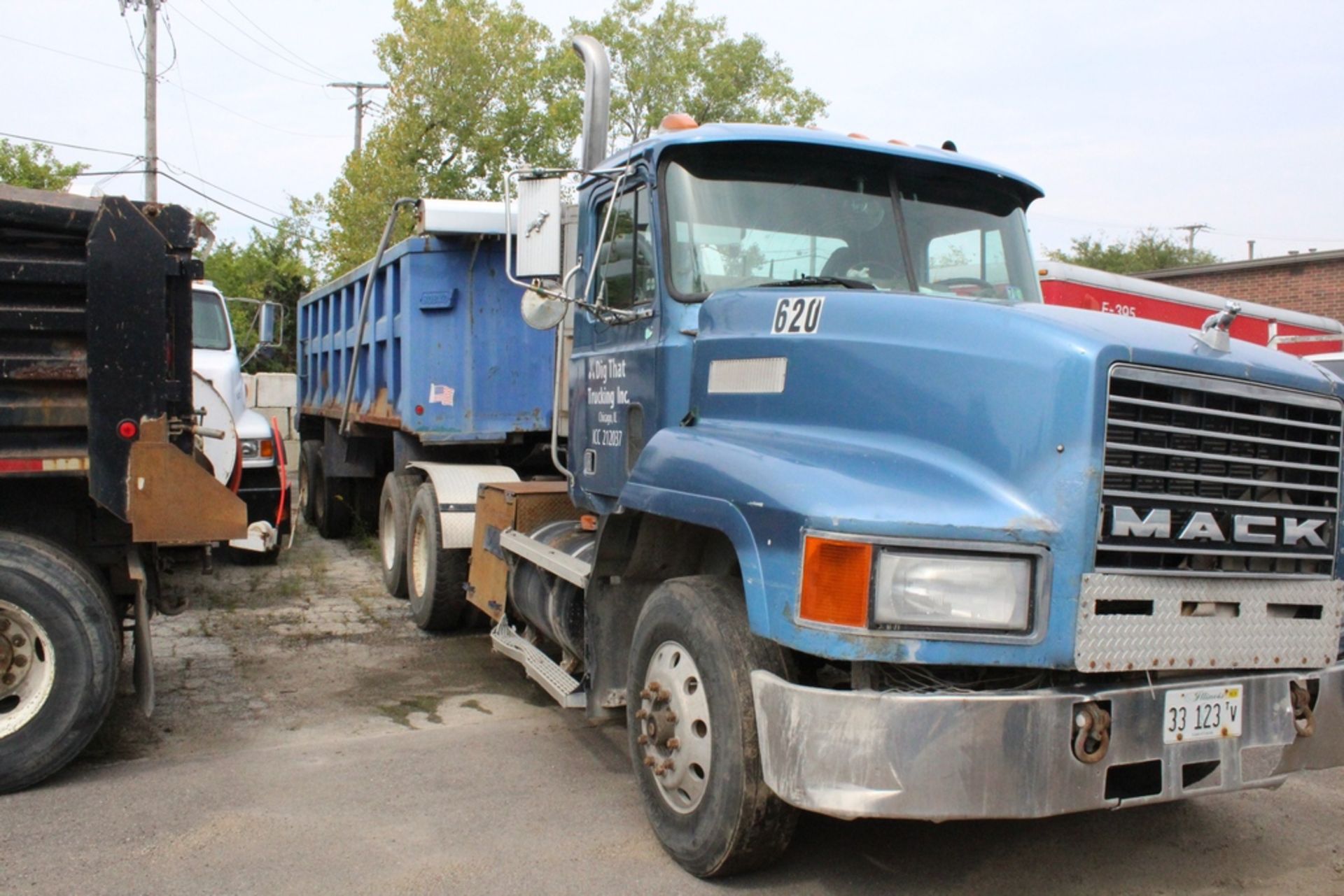 1995 MACK MODEL CH613 T/A TRUCK TRACTOR, 12.0L L6 DIESEL, VIN 1M1AA13Y3SW044146, E-7, 350 HP, - Image 2 of 8