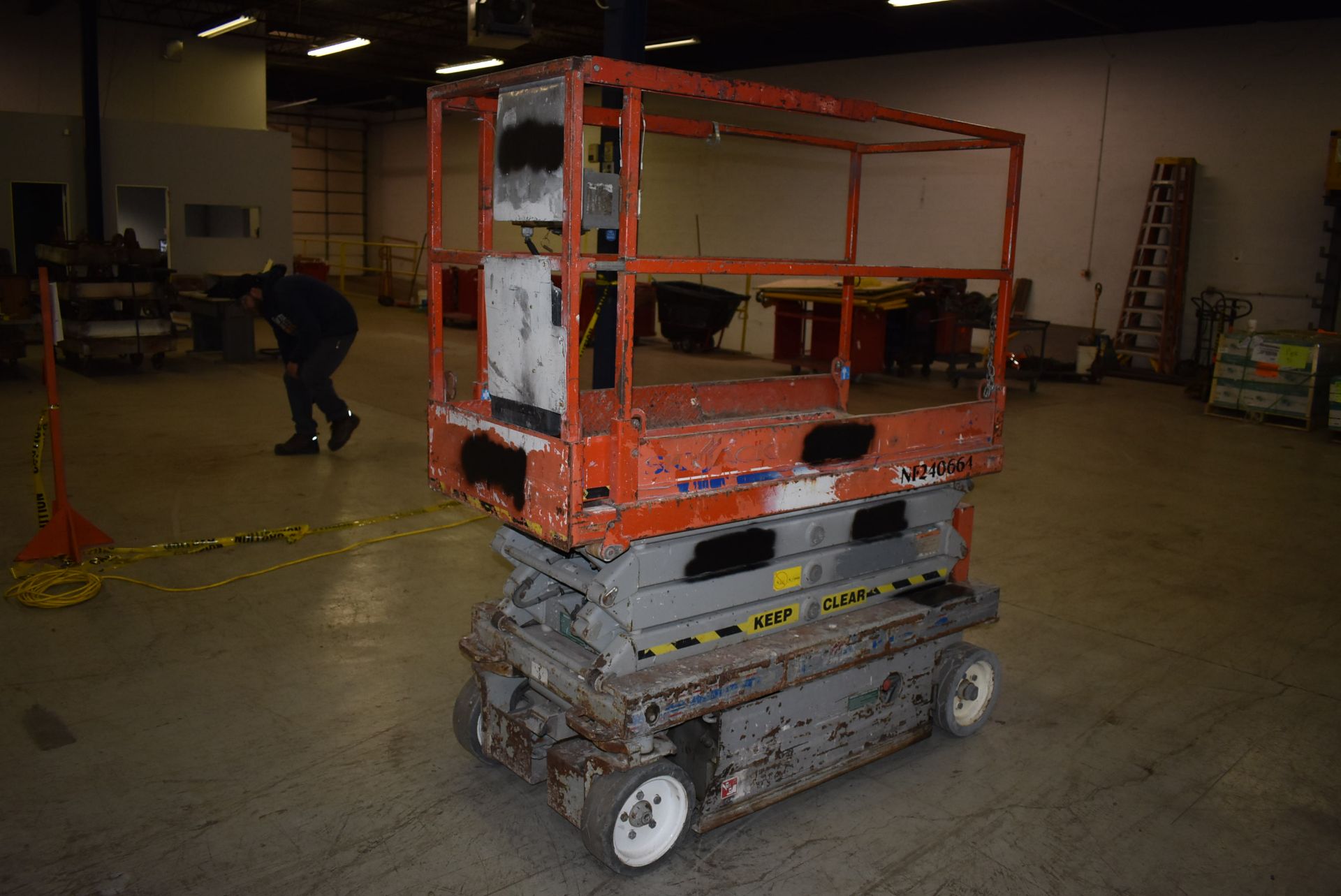 SKYJACK SJIII 3219 19 FT ELECTRIC SCISSOR LIFT S/N: 240664 (2004), 550 LB PLATFORM CAPACITY, 25 FT - Image 3 of 14