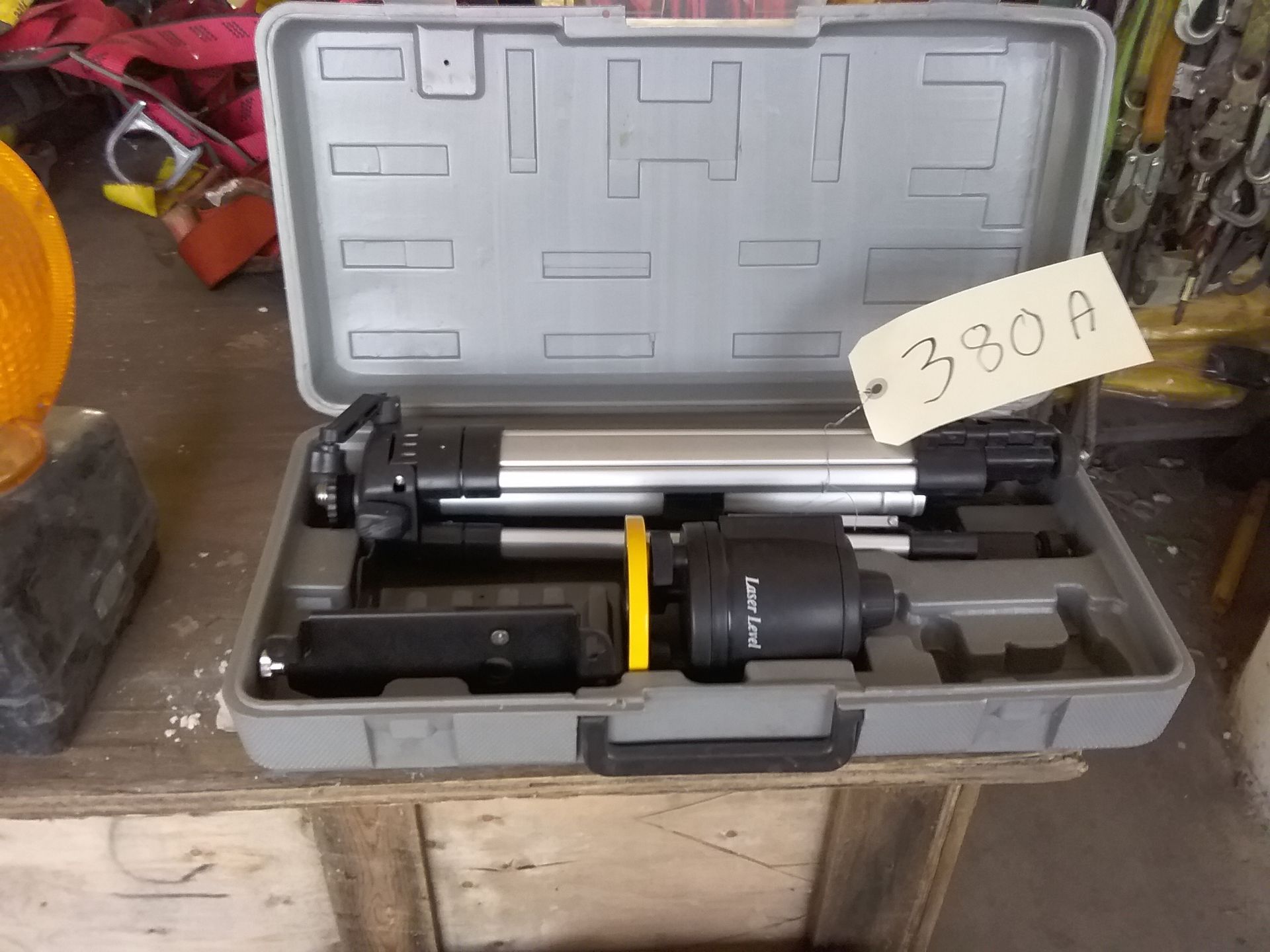 LASER LEVEL WITH TRIPOD AND CASE