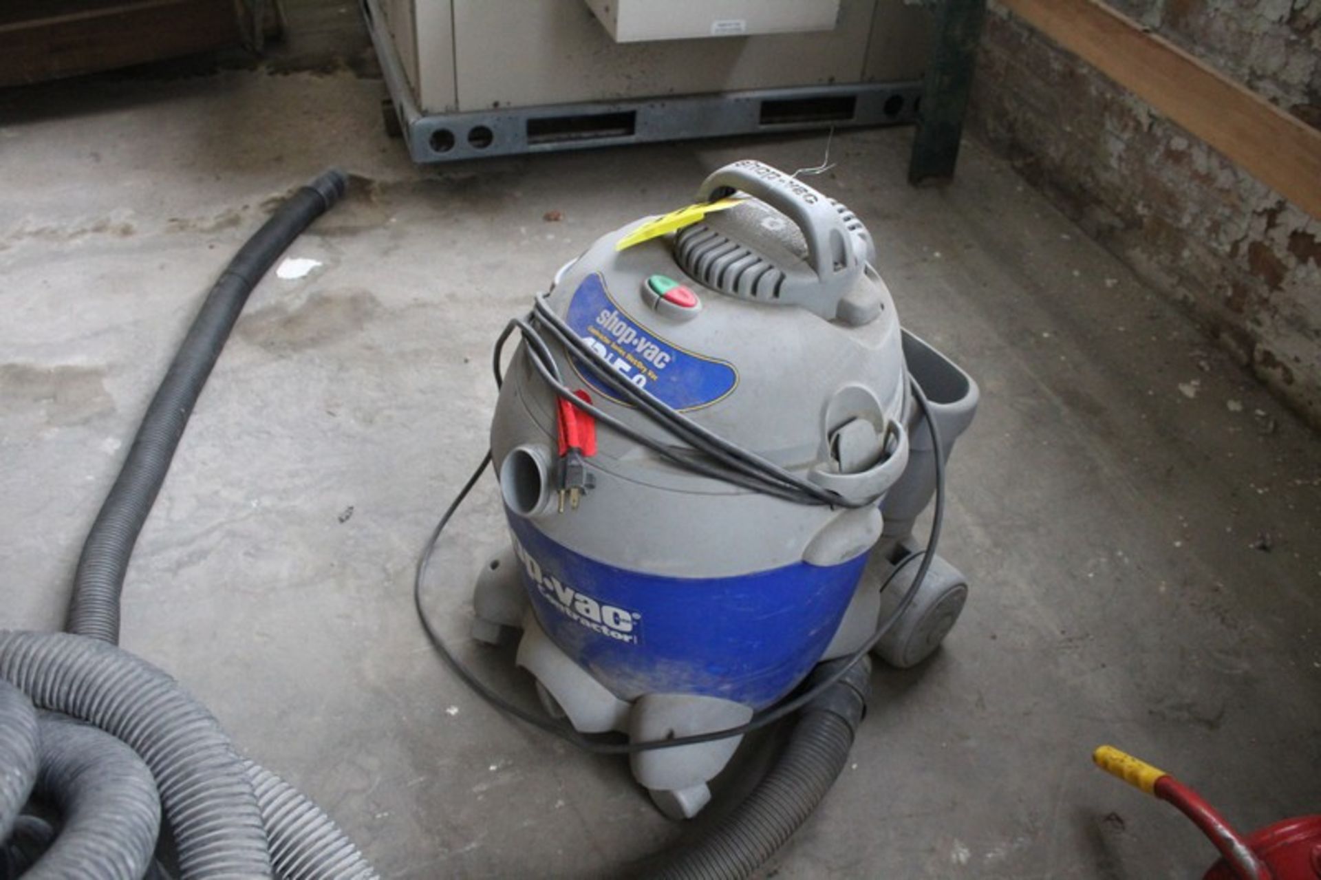 SHOP VAC 12 GALLON 5 HP SHOP VAC