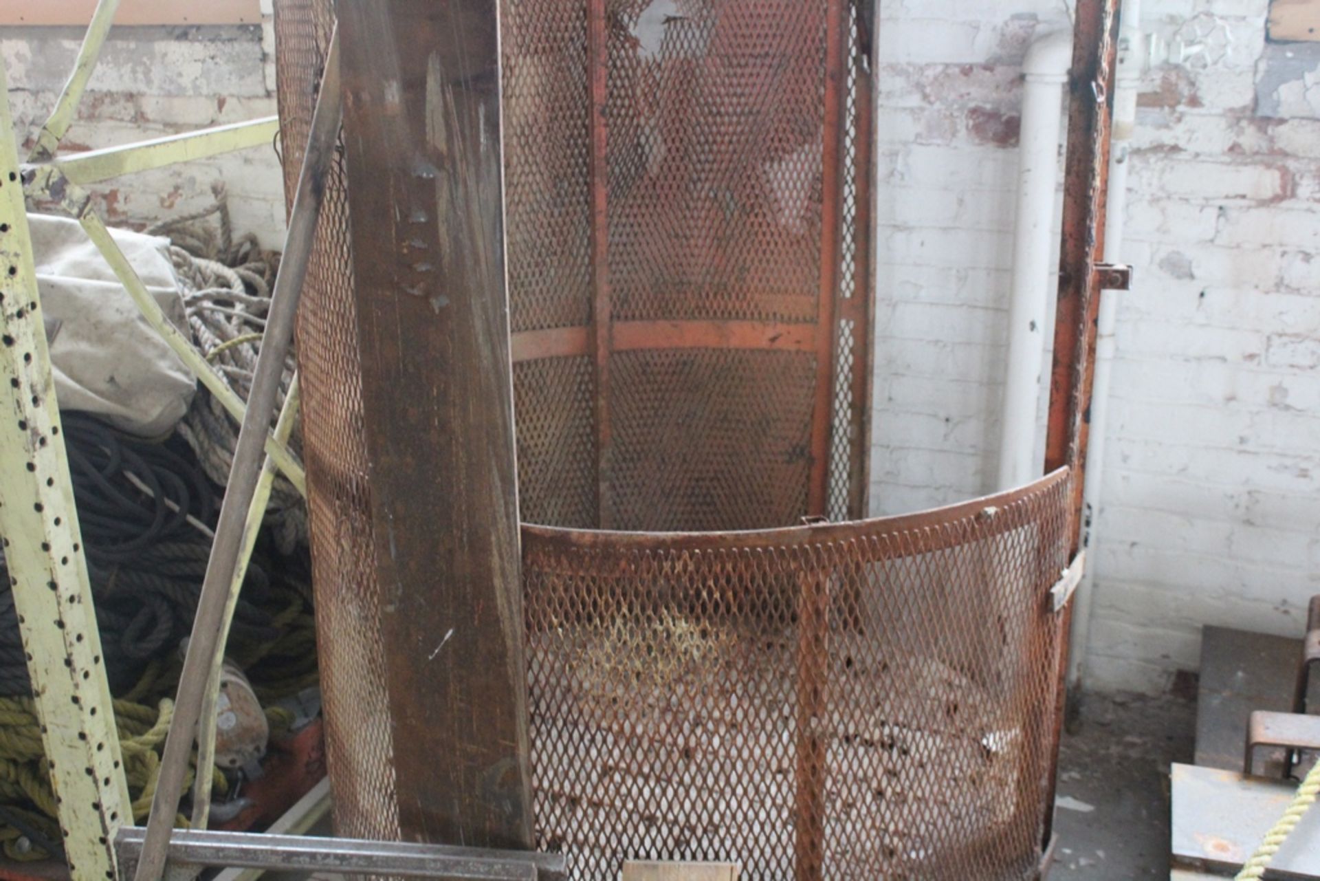 HOISTABLE SAFETY CAGE, 40" X 80" - Image 3 of 3