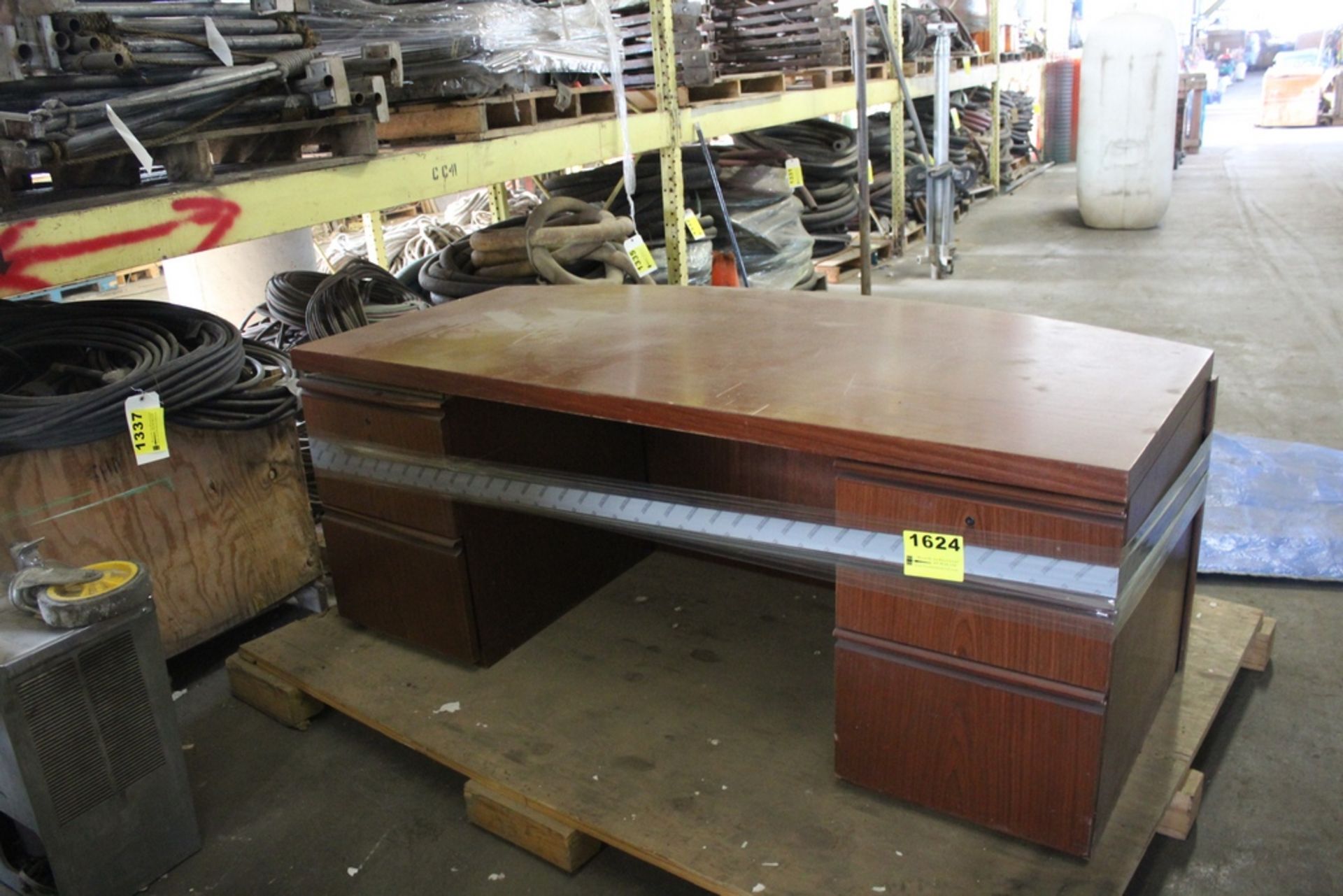 EXECUTIVE DESK, 28" X 75" X 39"